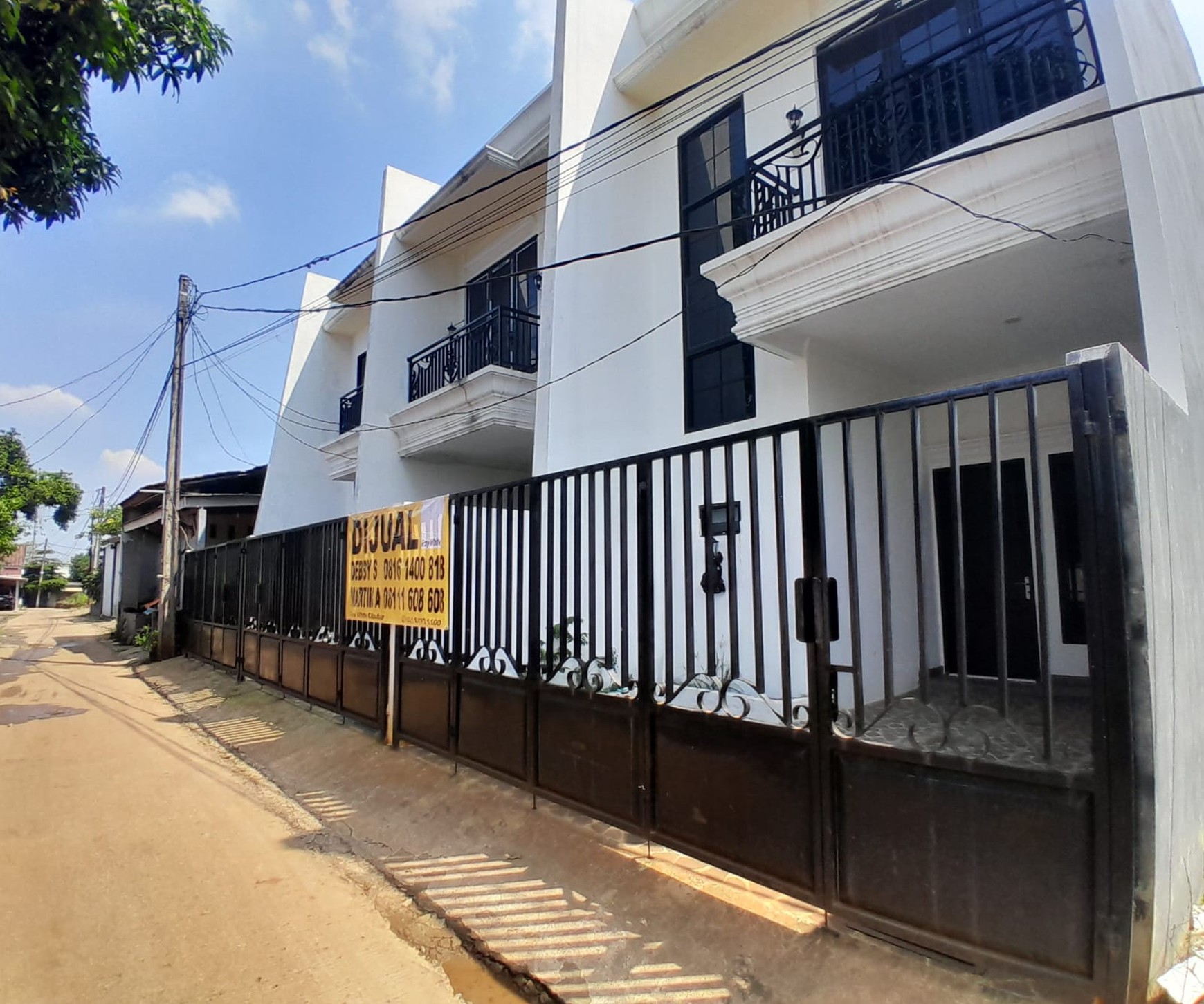 Rumah Cantik dan Kokoh 2 Lantai di Cibubur dijual