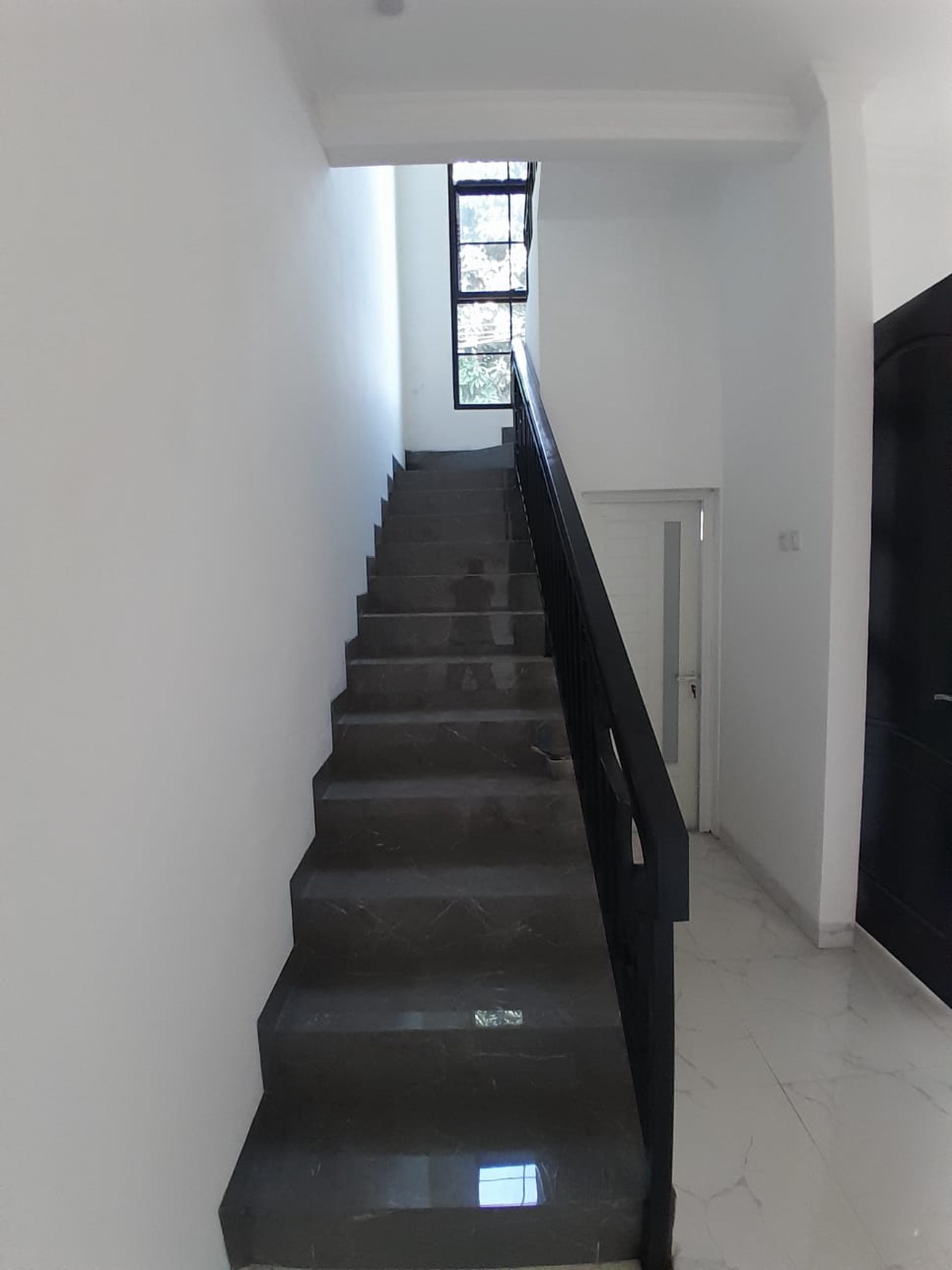 Rumah Cantik dan Kokoh 2 Lantai di Cibubur dijual