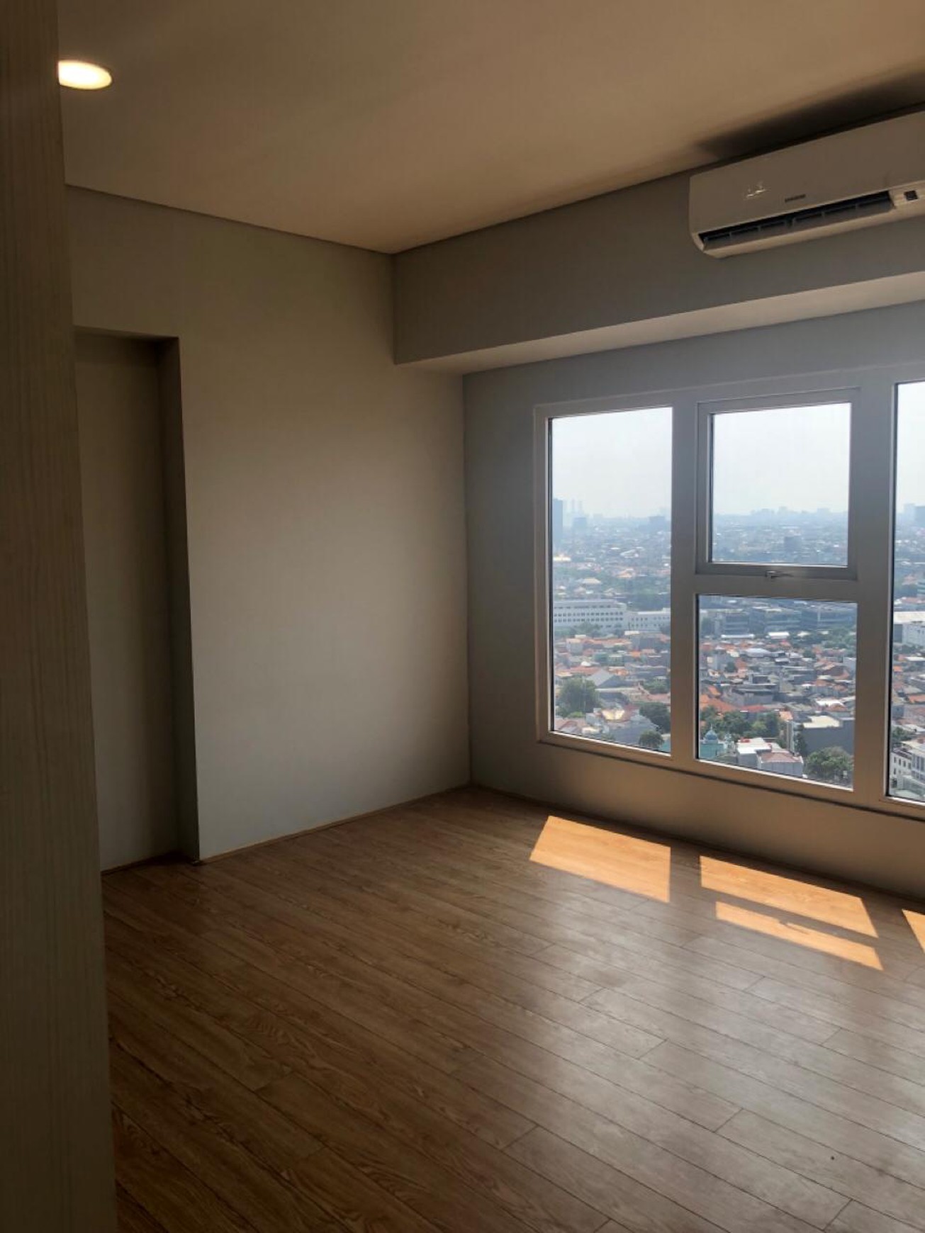 JUAL 3 BR MAQNA RESIDENCE HADAP TIMUR BERSIH, MODERN DAN SIAP DI HUNI!