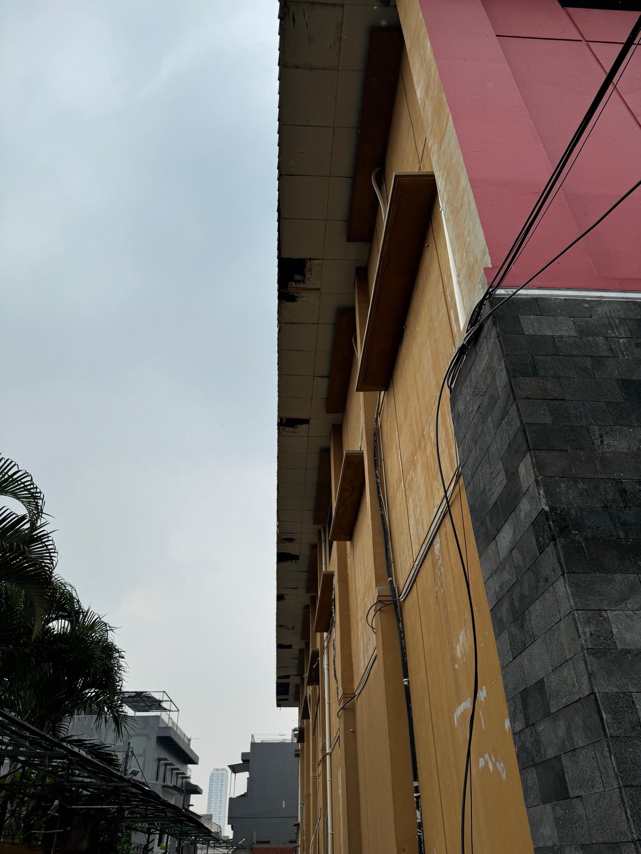 DIJUAL GEDUNG KANTOR DI JALAN TENTARA PELAJAR JAKARTA PUSAT