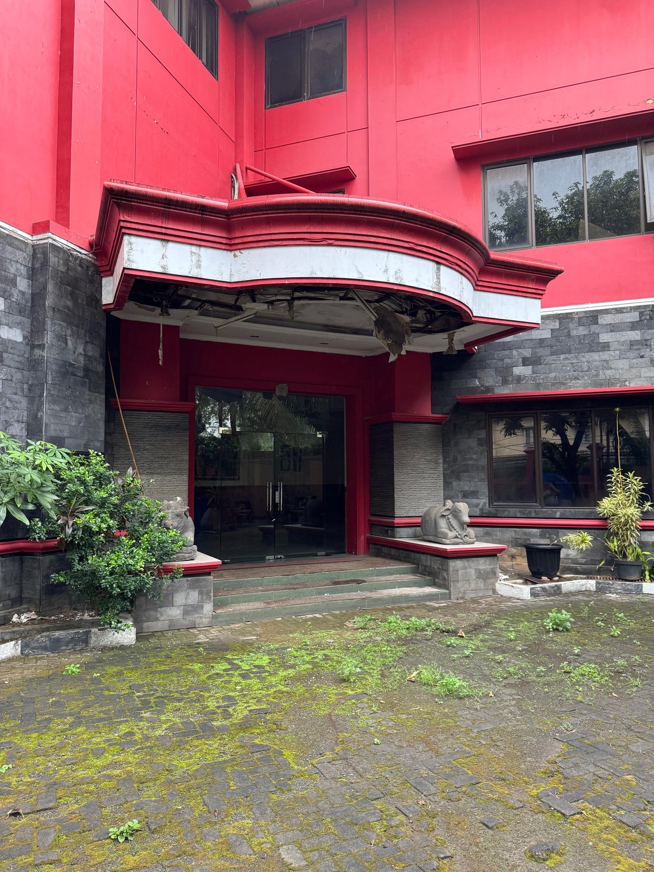 DIJUAL GEDUNG KANTOR DI JALAN TENTARA PELAJAR JAKARTA PUSAT