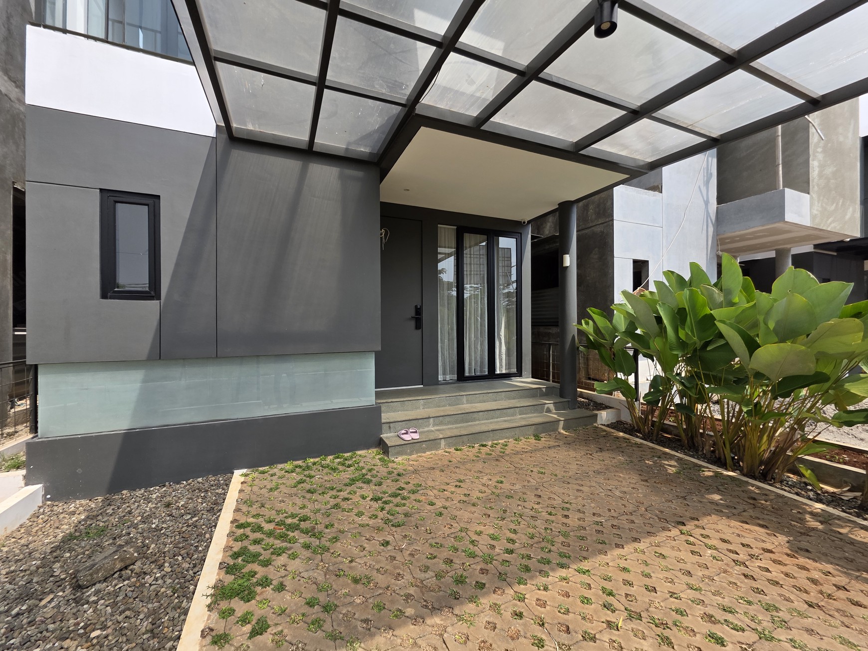 Rumah Cluster Baru Lokasi Strategis dkt Pintu Tol Pamulang di Jl RE Martadinata, Ciputat, Tangerang Selatan