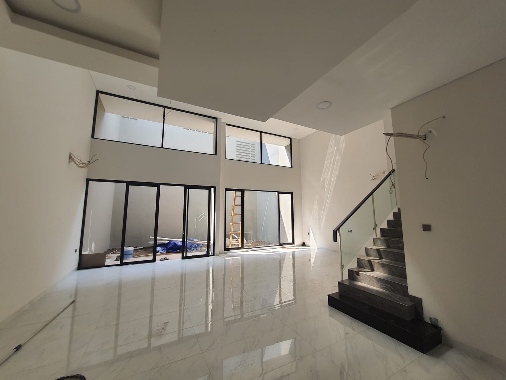 Dijual Rumah 3 lantai di Metland Puri