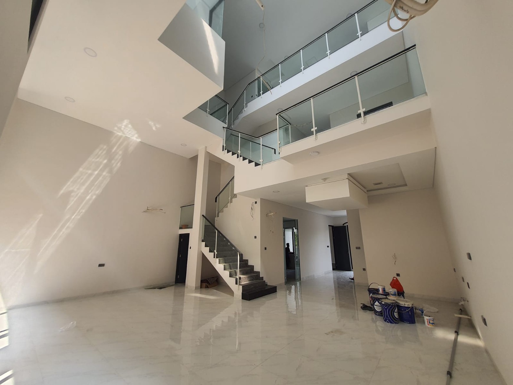 Dijual Rumah 3 lantai di Metland Puri