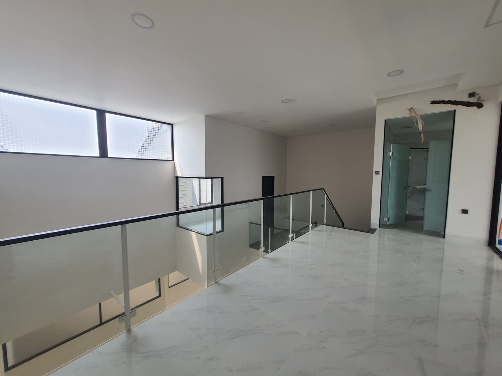Dijual Rumah 3 lantai di Metland Puri
