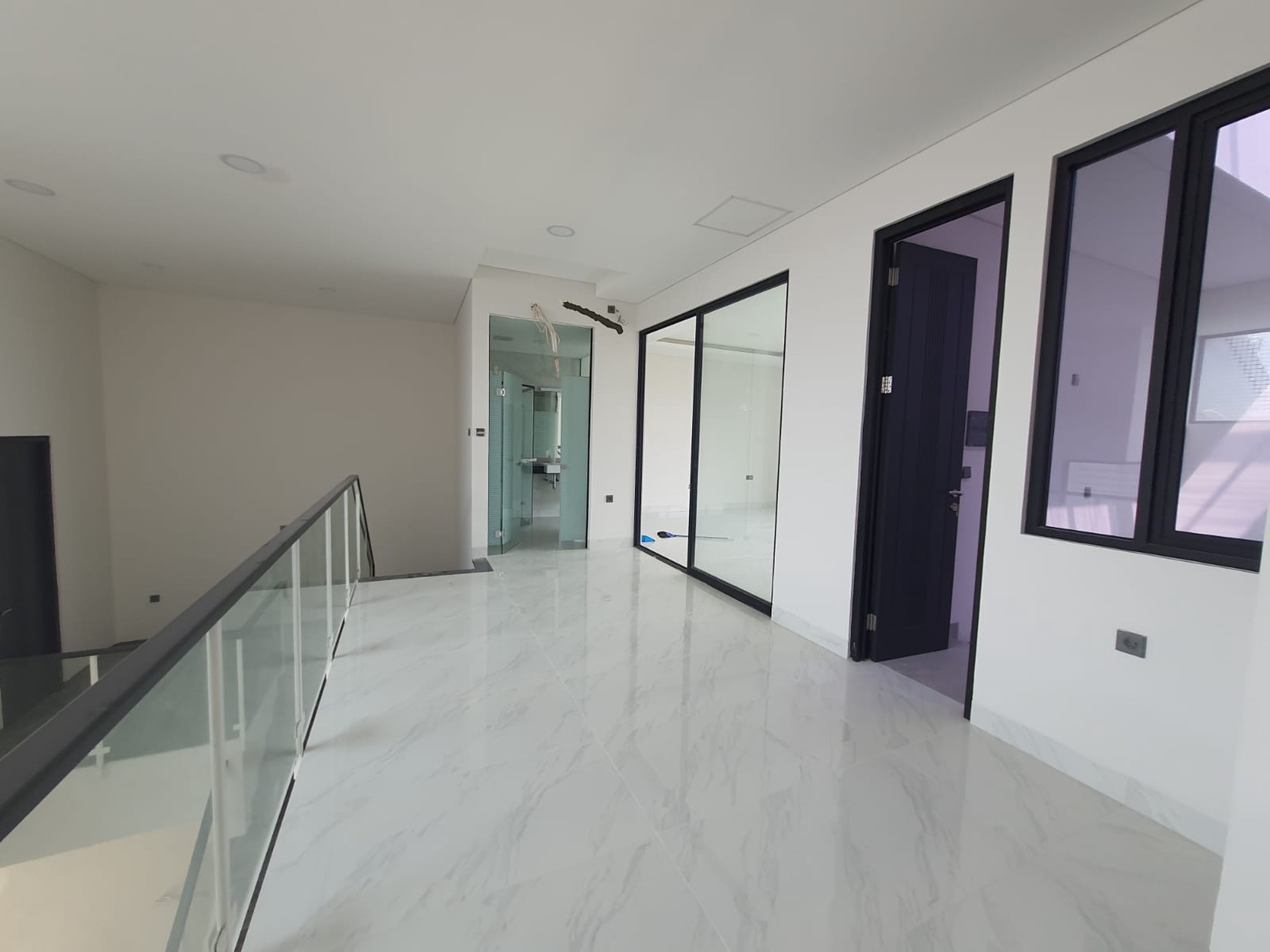 Dijual Rumah 3 lantai di Metland Puri