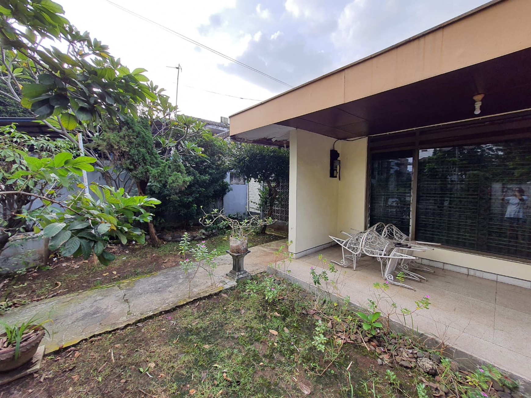 Di Jual Rumah Tebet Barat lokasi cocok untuk Salon,Rukan,Tempat Les,Bengkel, dll
