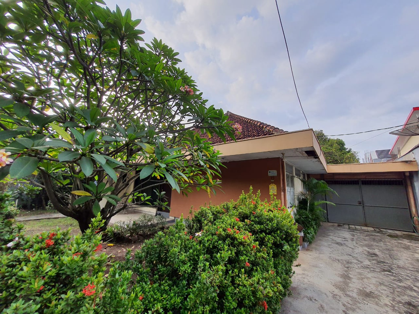 Di Jual Rumah Tebet Barat lokasi cocok untuk Salon,Rukan,Tempat Les,Bengkel, dll