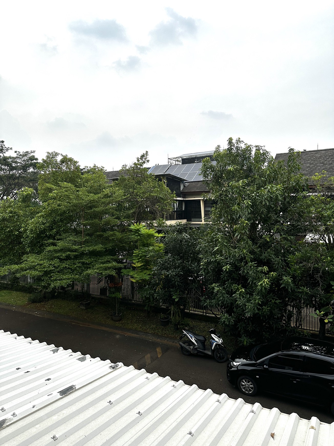 Rumah Bagus Di Emerald Town House Bintaro Jaya Sektor 9