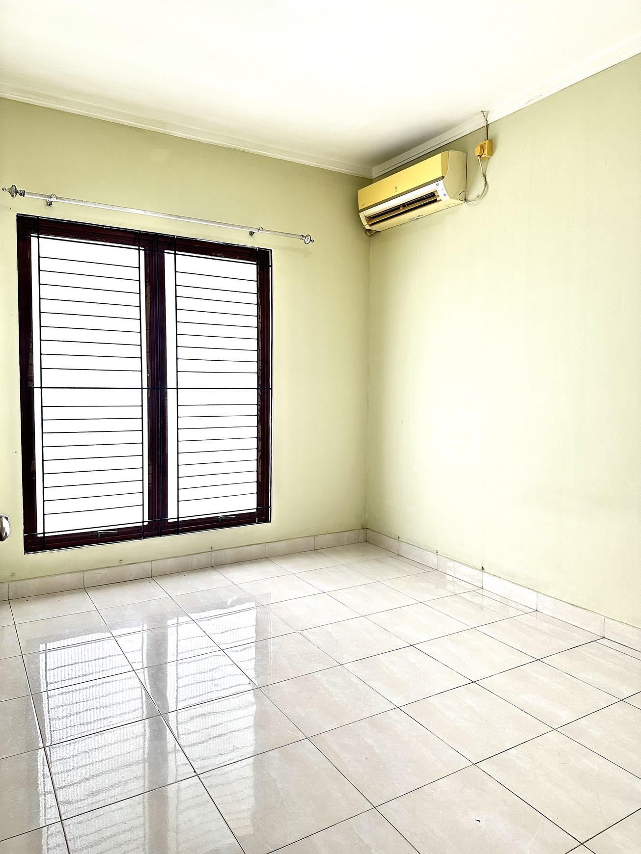 Rumah Bagus Di Emerald Town House Bintaro Jaya Sektor 9