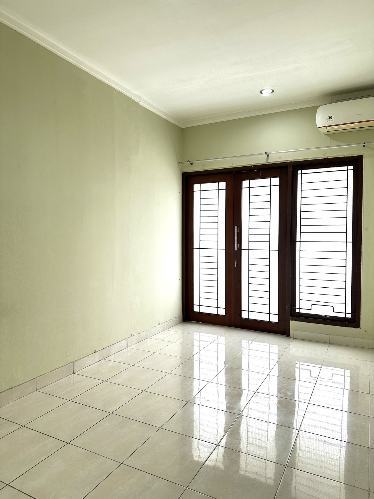 Rumah Bagus Di Emerald Town House Bintaro Jaya Sektor 9