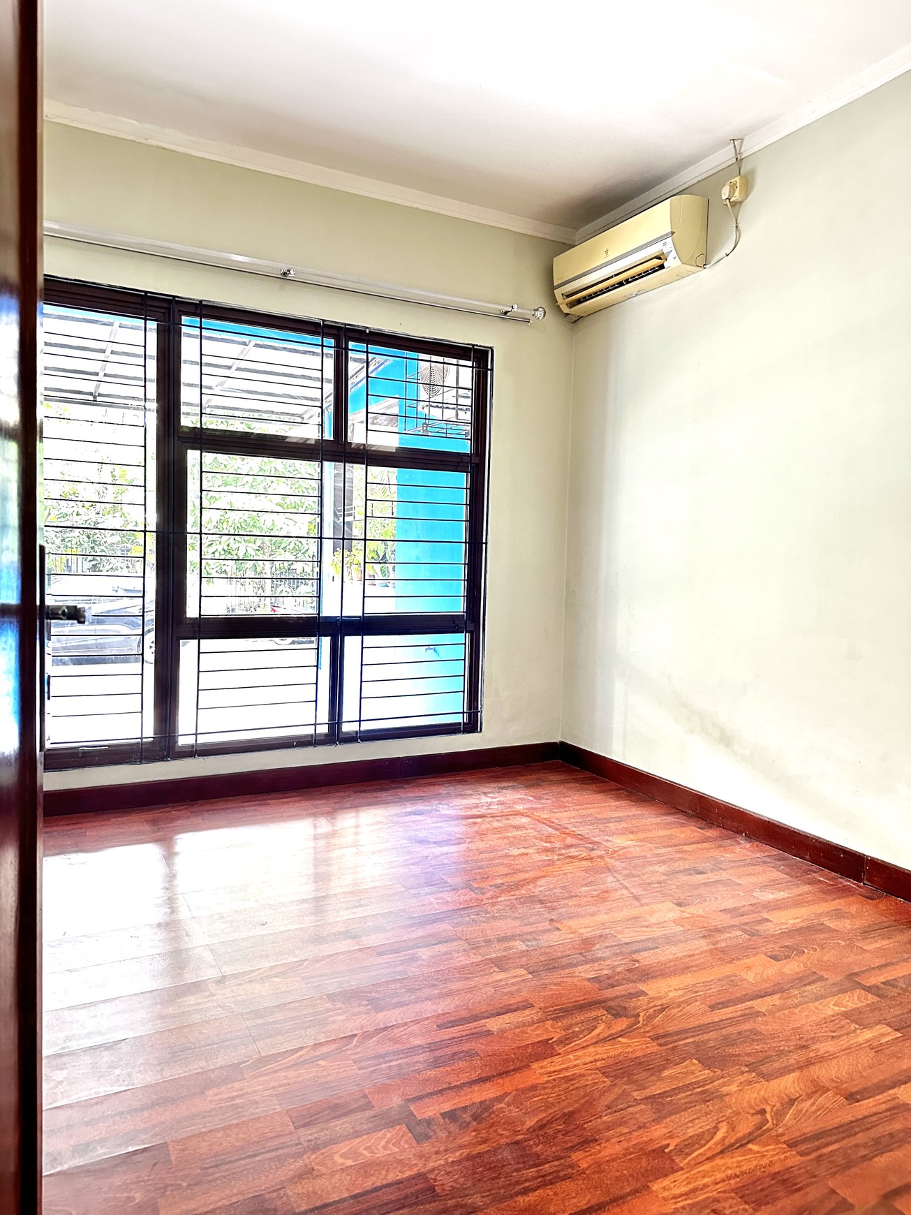 Rumah Bagus Di Emerald Town House Bintaro Jaya Sektor 9