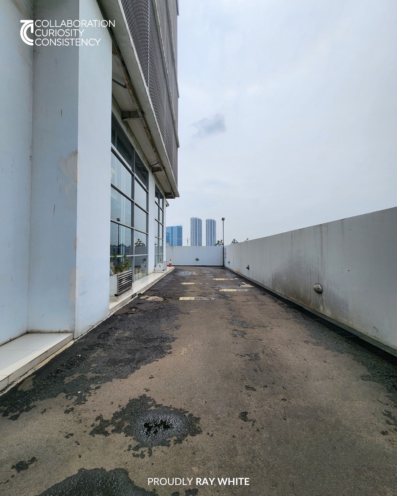 Dijual Showroom di Puri Indah, Jakarta Barat