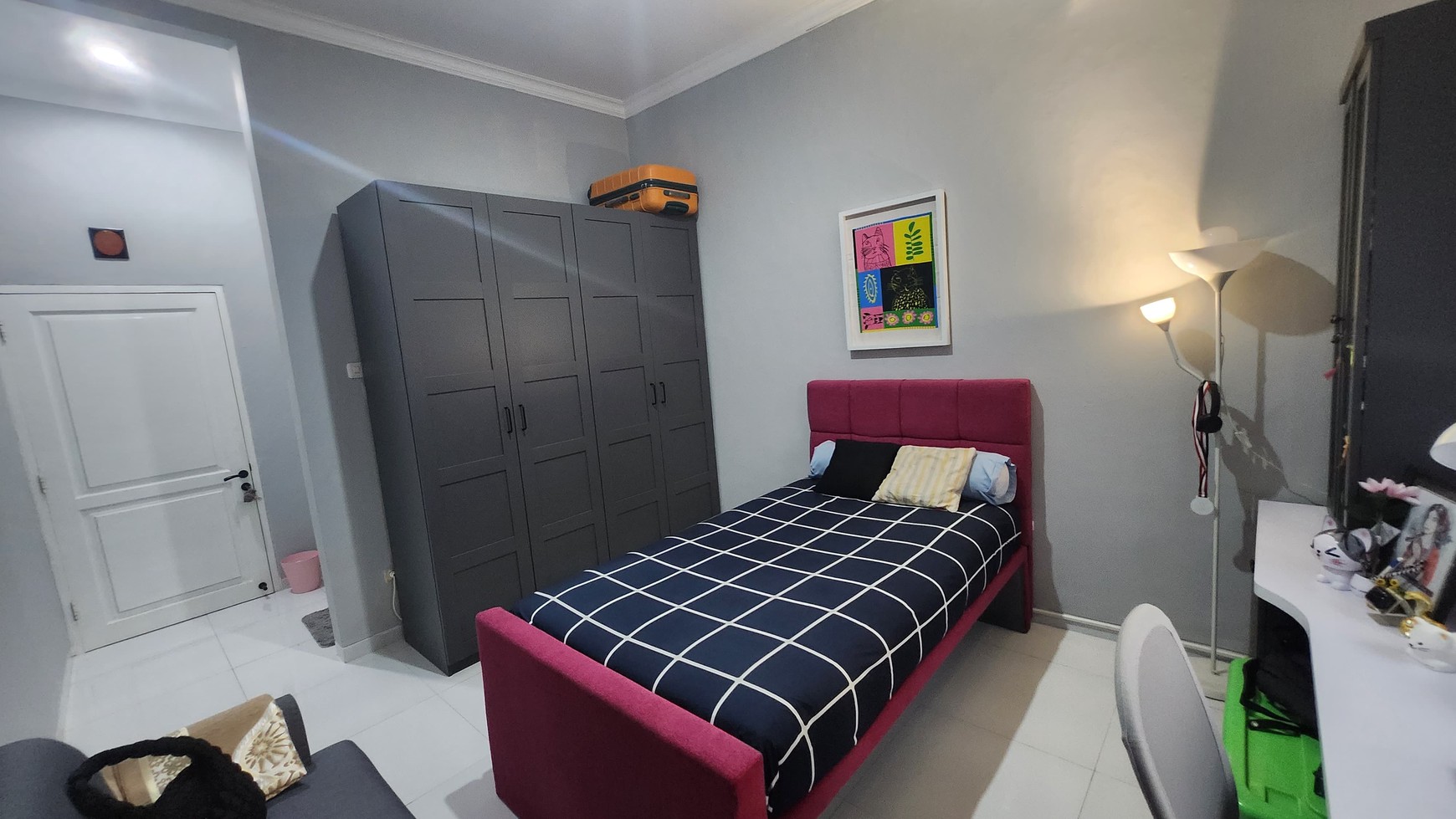 Rumah Tropikal Modern Siap Huni Semi Furnished di Tebet Barat Dalam