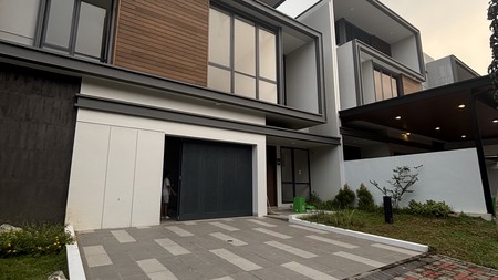 Rumah Atherton 3 Lantai di Kota Wisata 