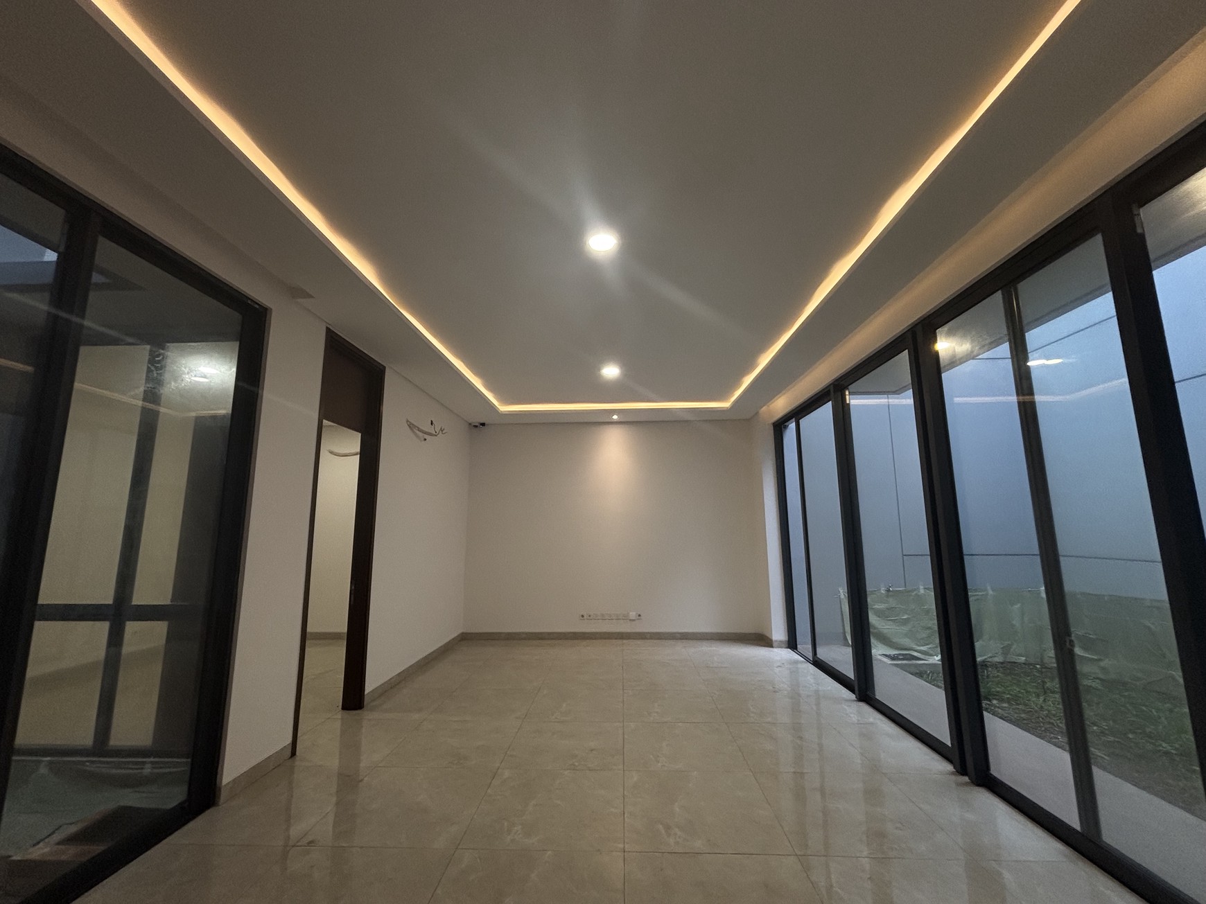 Best Deal. Jarang Ada! Rumah Atherton 3 Lantai di Kota Wisata 