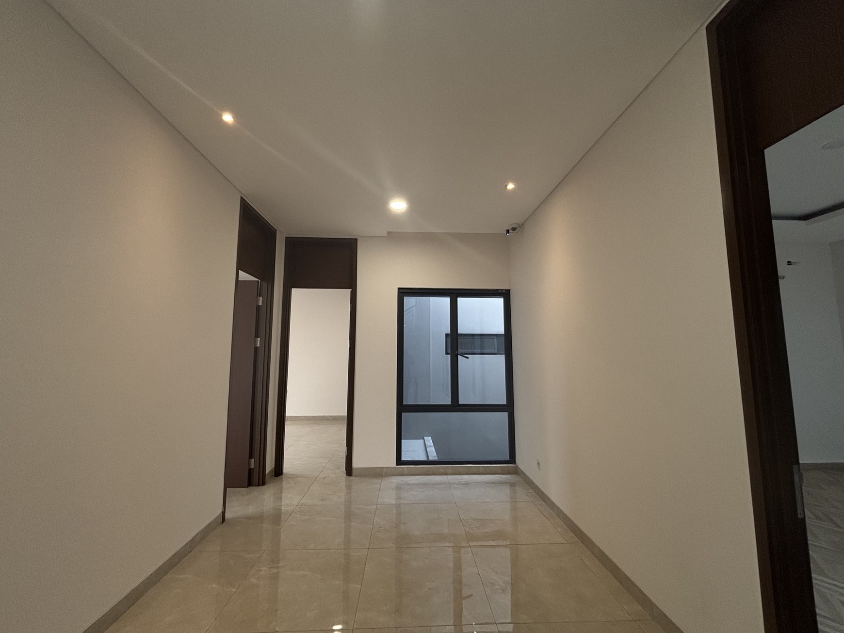 Best Deal. Jarang Ada! Rumah Atherton 3 Lantai di Kota Wisata 