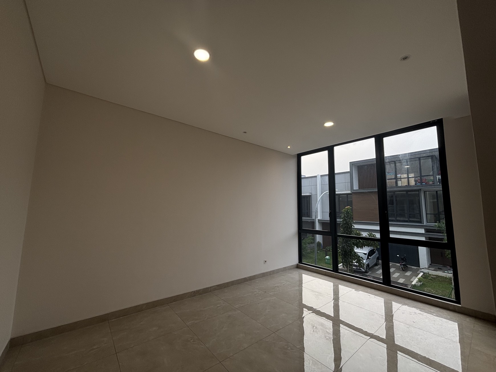 Best Deal. Jarang Ada! Rumah Atherton 3 Lantai di Kota Wisata 