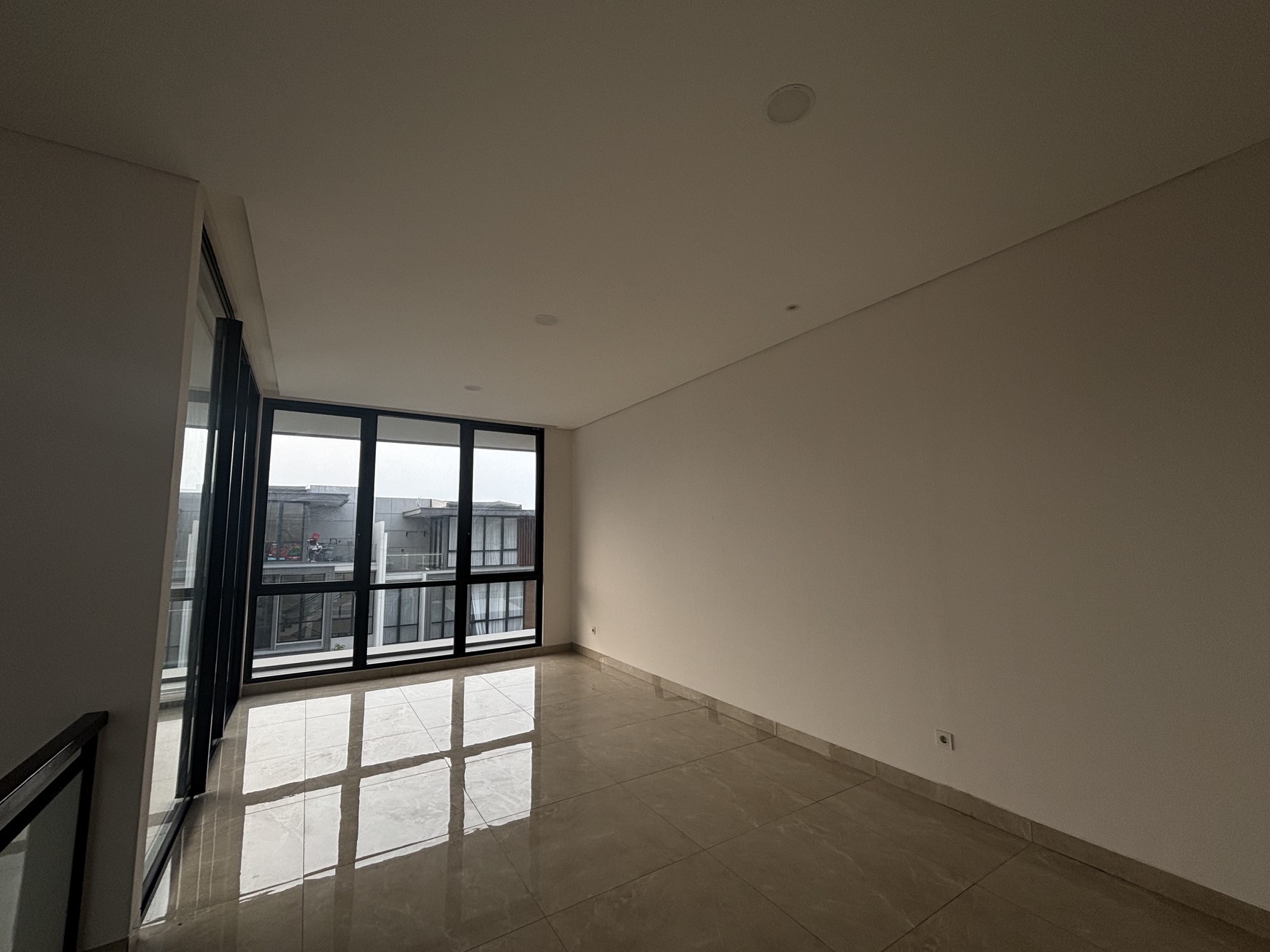 Best Deal. Jarang Ada! Rumah Atherton 3 Lantai di Kota Wisata 