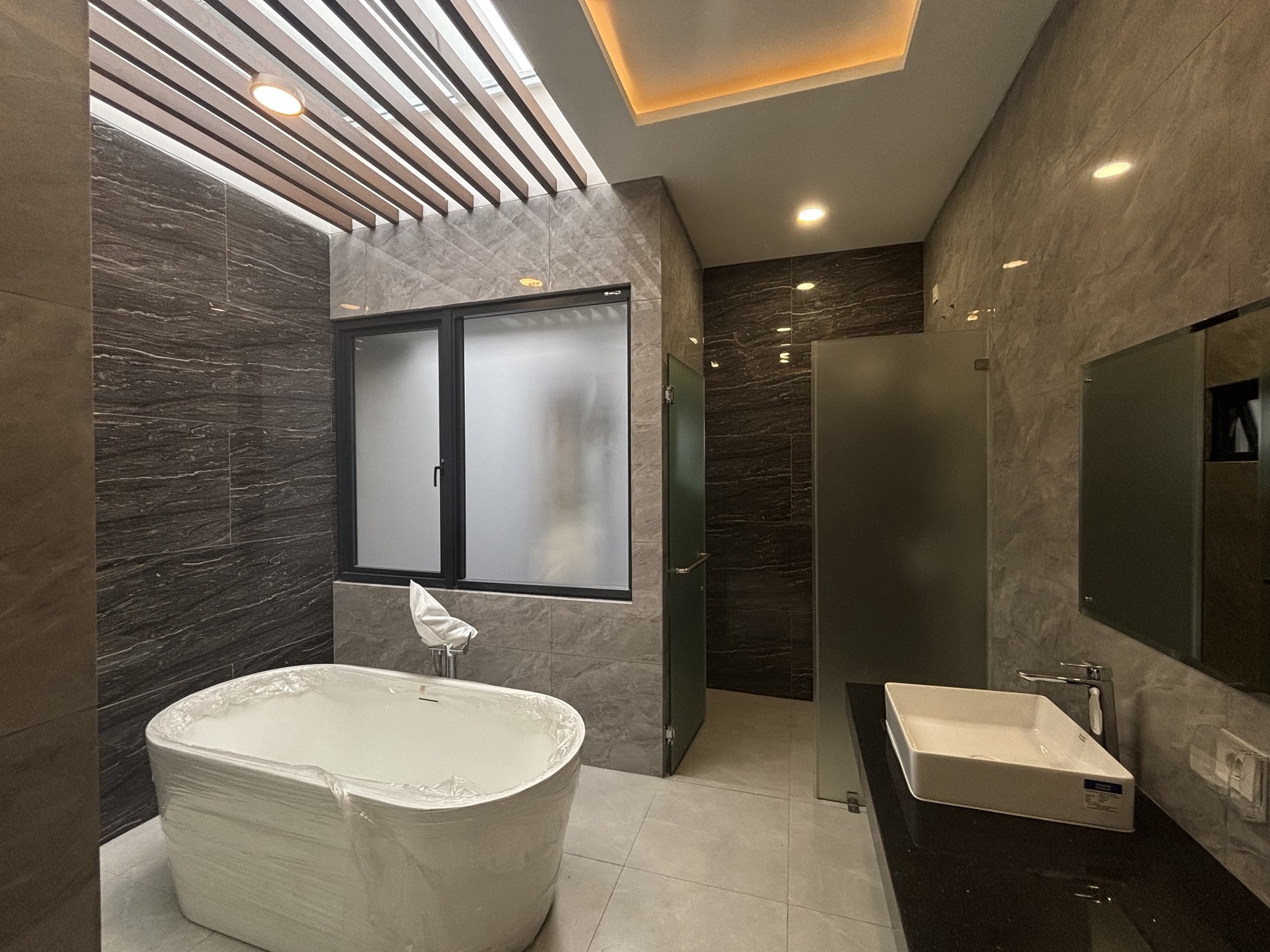 Best Deal. Jarang Ada! Rumah Atherton 3 Lantai di Kota Wisata 