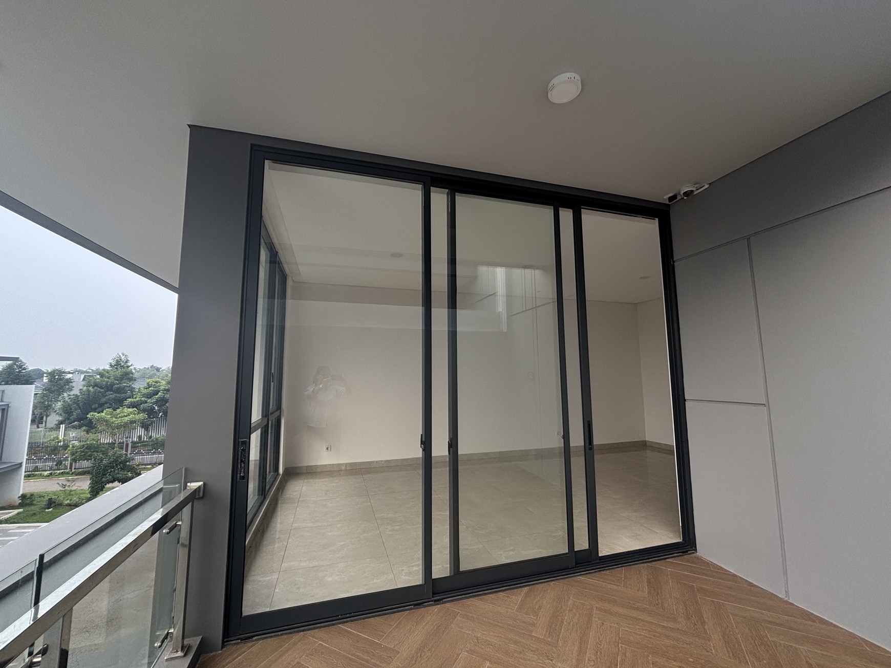 Best Deal. Jarang Ada! Rumah Atherton 3 Lantai di Kota Wisata 