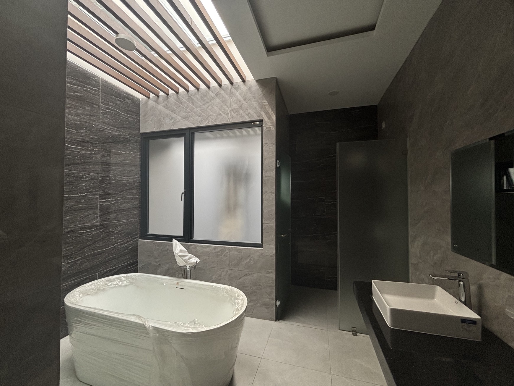 Best Deal. Jarang Ada! Rumah Atherton 3 Lantai di Kota Wisata 