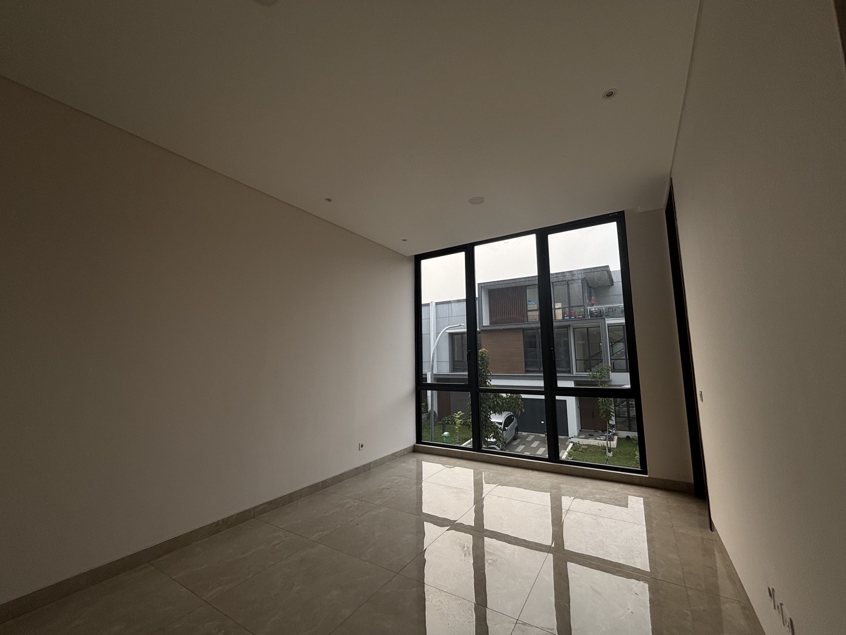 Best Deal. Jarang Ada! Rumah Atherton 3 Lantai di Kota Wisata 