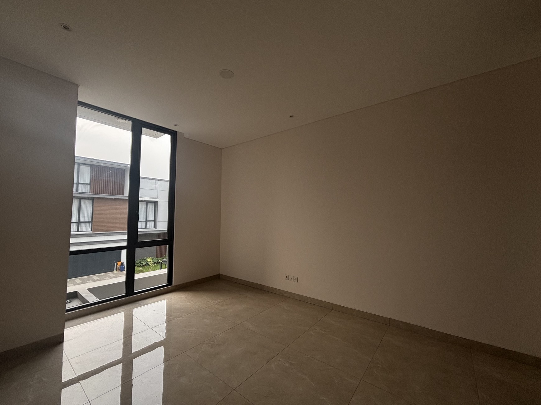 Best Deal. Jarang Ada! Rumah Atherton 3 Lantai di Kota Wisata 