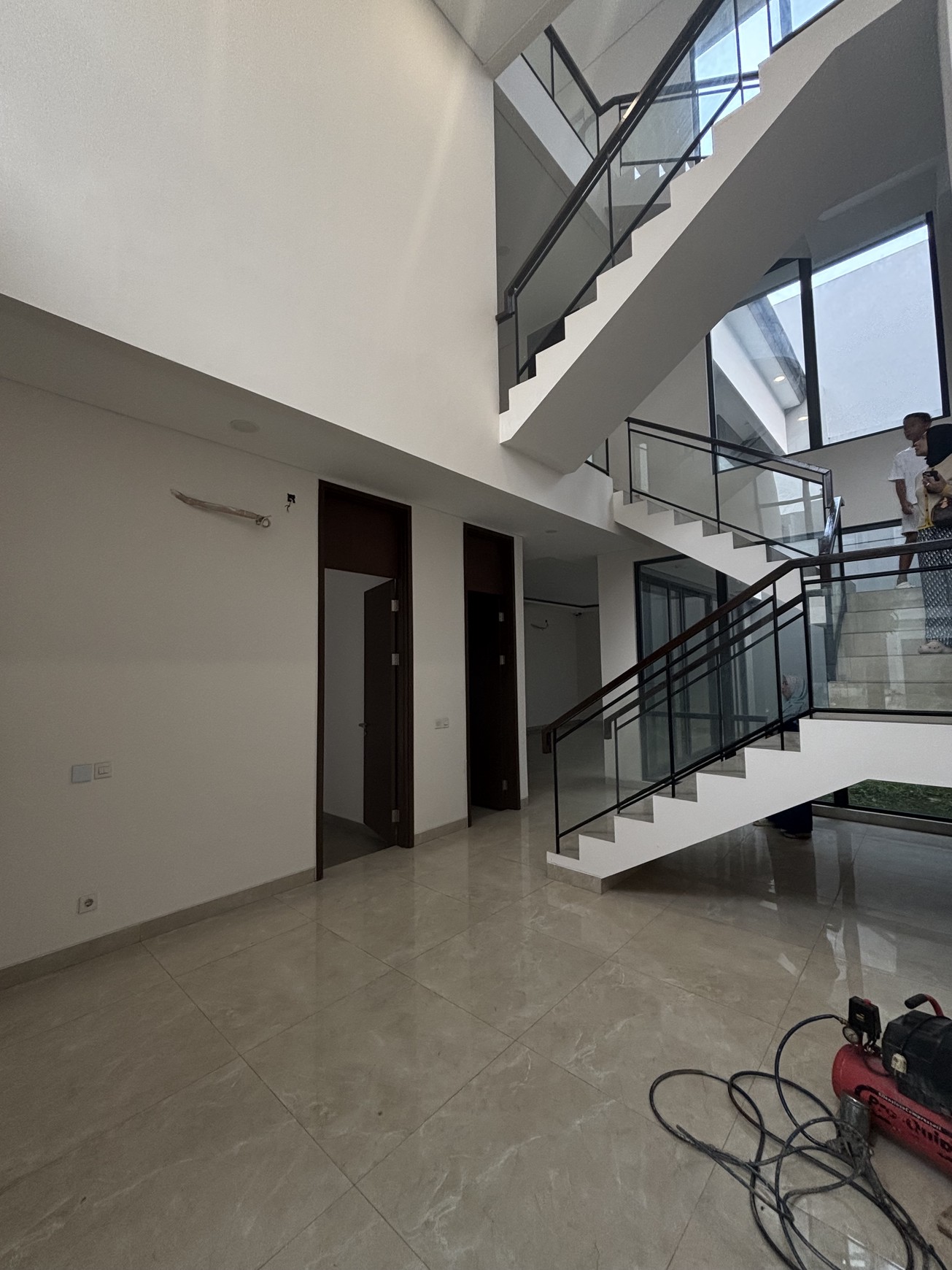 Best Deal. Jarang Ada! Rumah Atherton 3 Lantai di Kota Wisata 