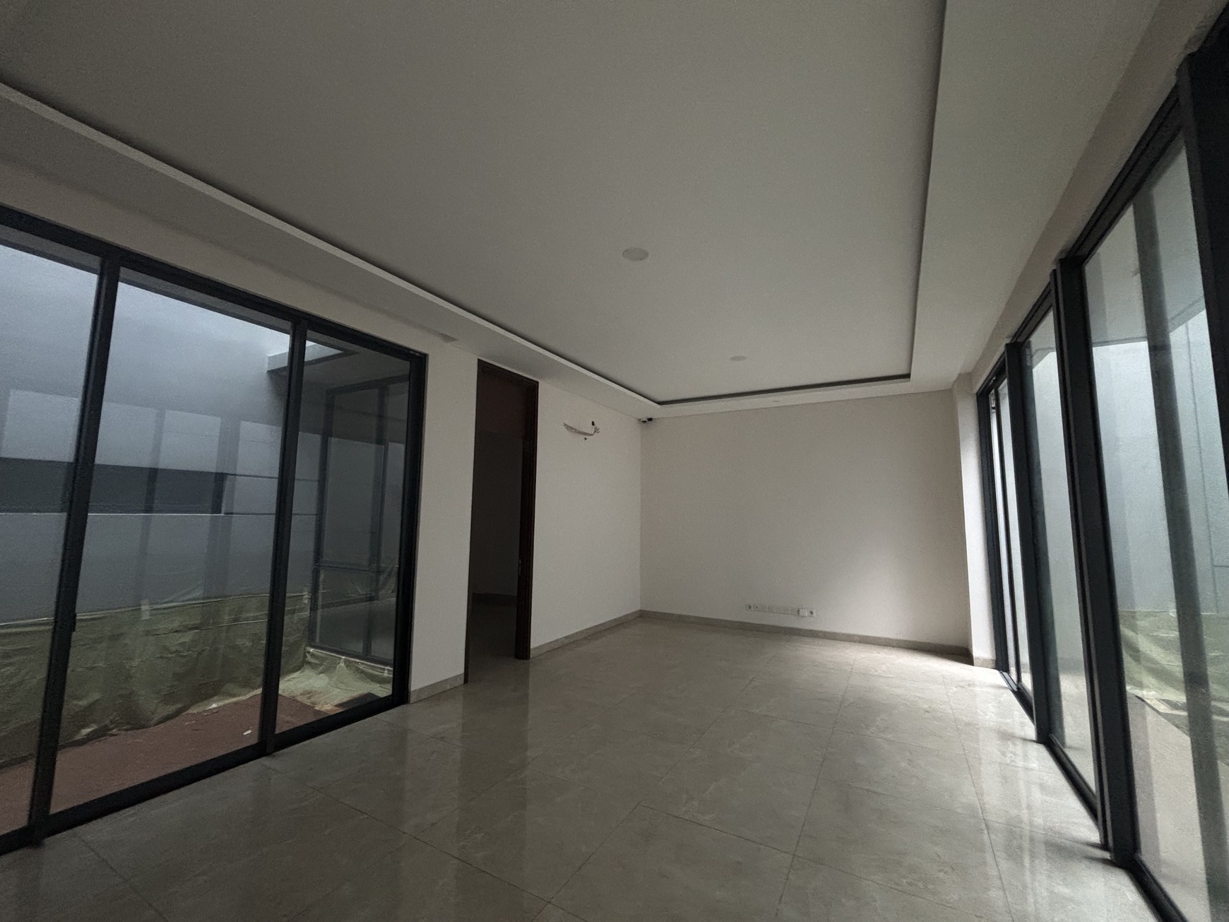 Best Deal. Jarang Ada! Rumah Atherton 3 Lantai di Kota Wisata 