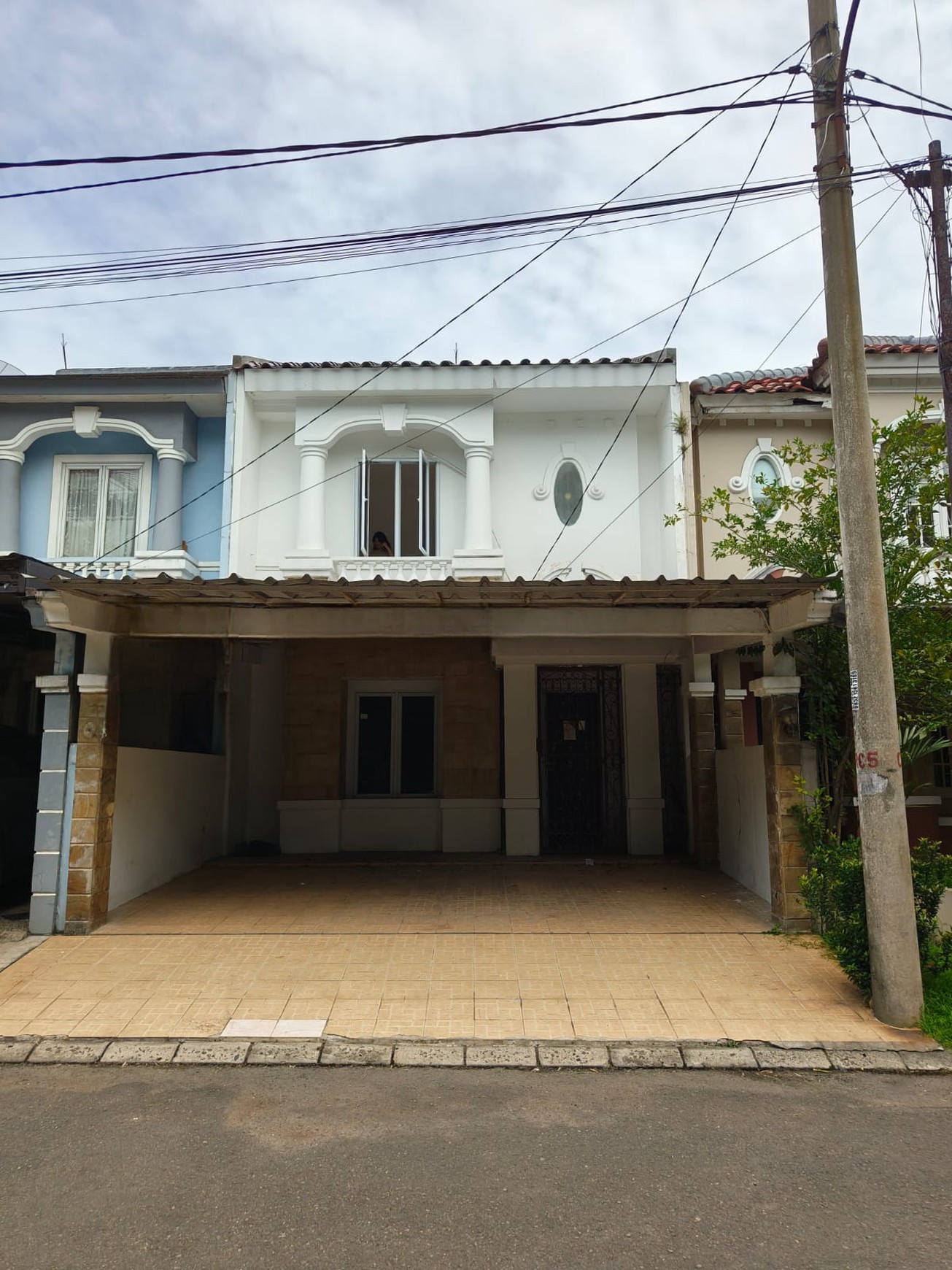 Rumah Siap Huni di Raffless Hills, Cibubur