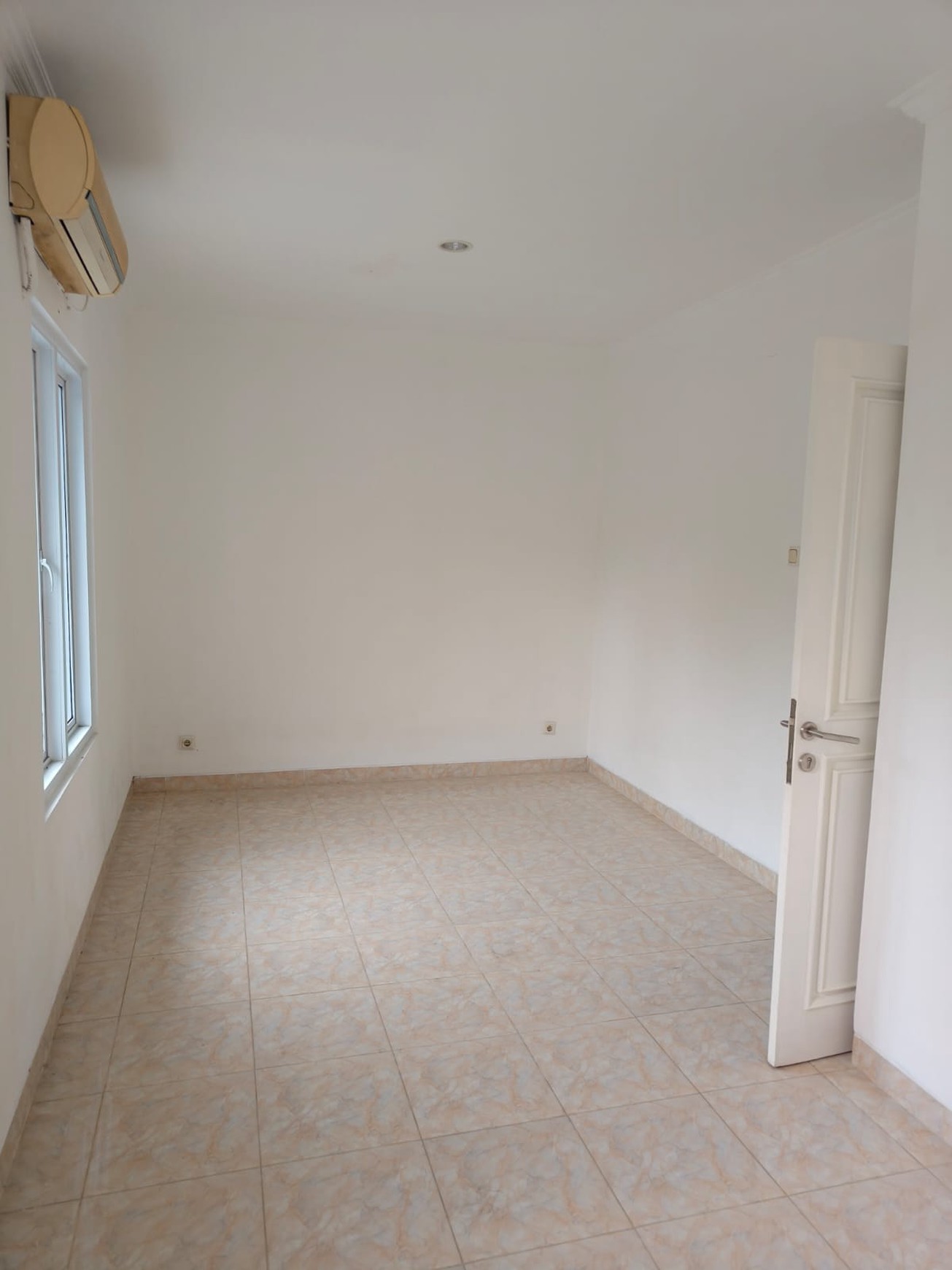 Rumah Siap Huni di Raffless Hills, Cibubur