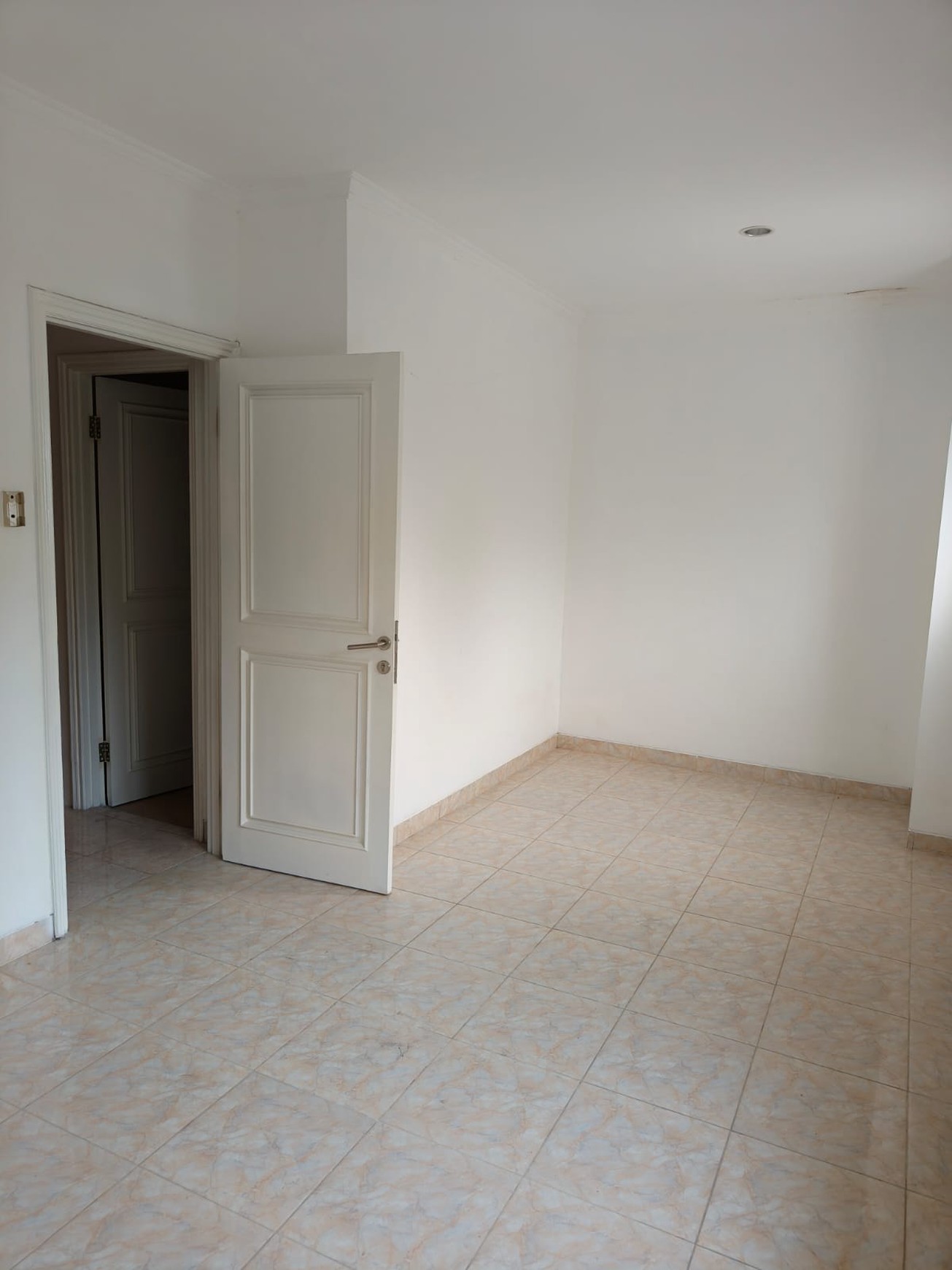 Rumah Siap Huni di Raffless Hills, Cibubur