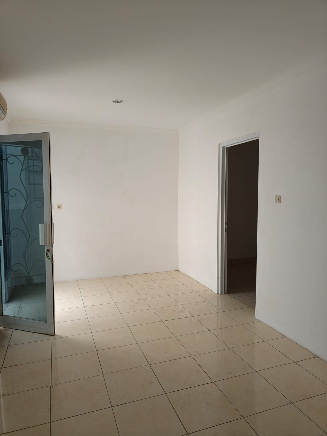 Rumah Siap Huni di Raffless Hills, Cibubur