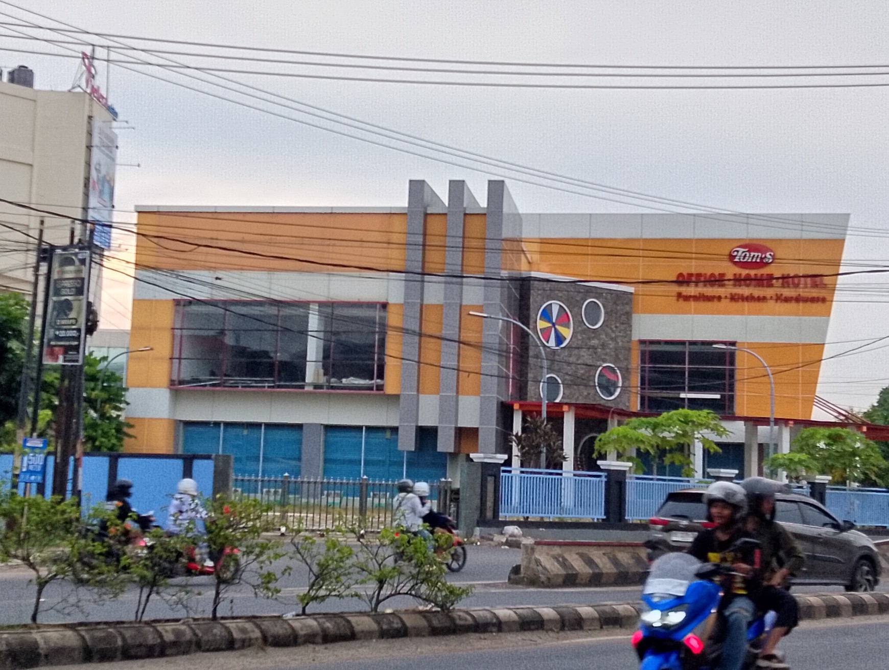 Disewakan Bangunan Gedung 2 Lantai di Jalan Sultan Agung dekat Mall MBK