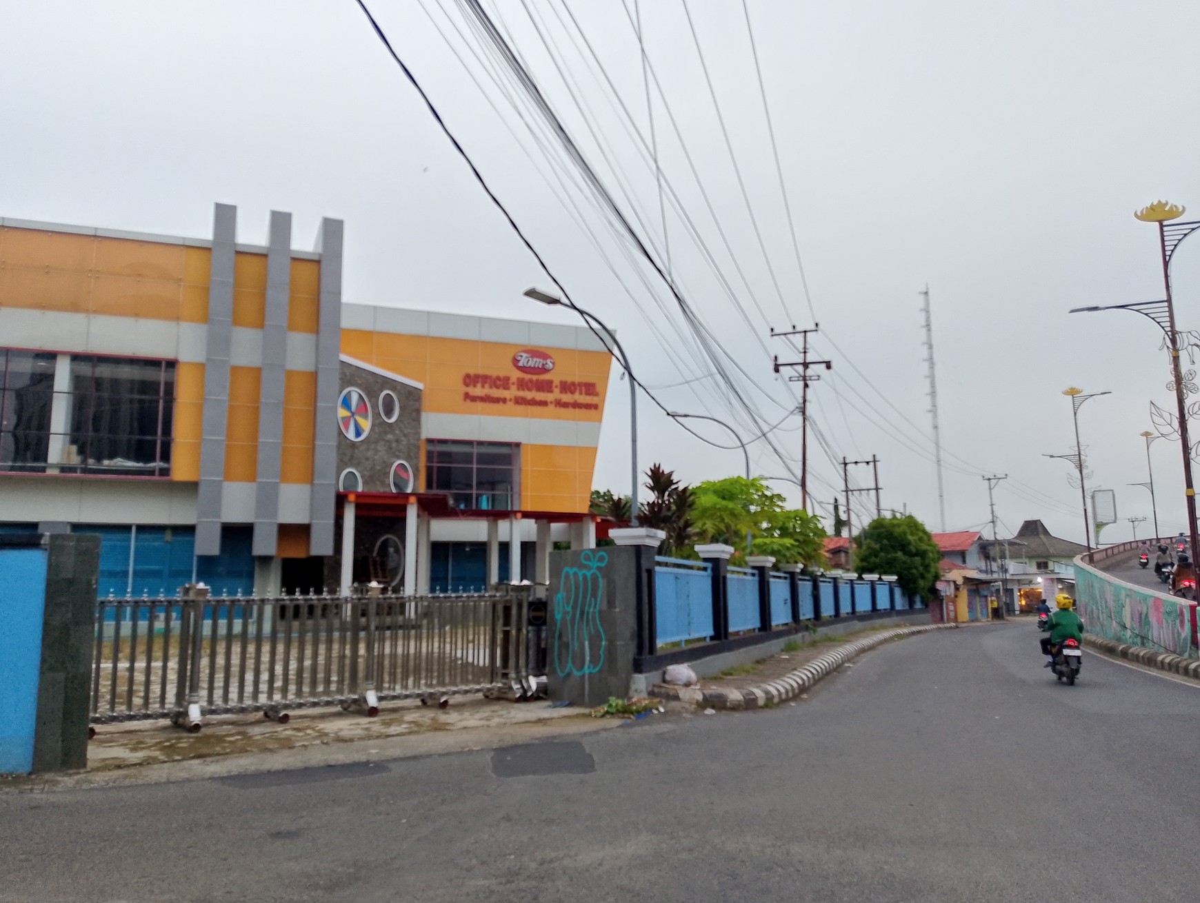 Disewakan Bangunan Gedung 2 Lantai di Jalan Sultan Agung dekat Mall MBK