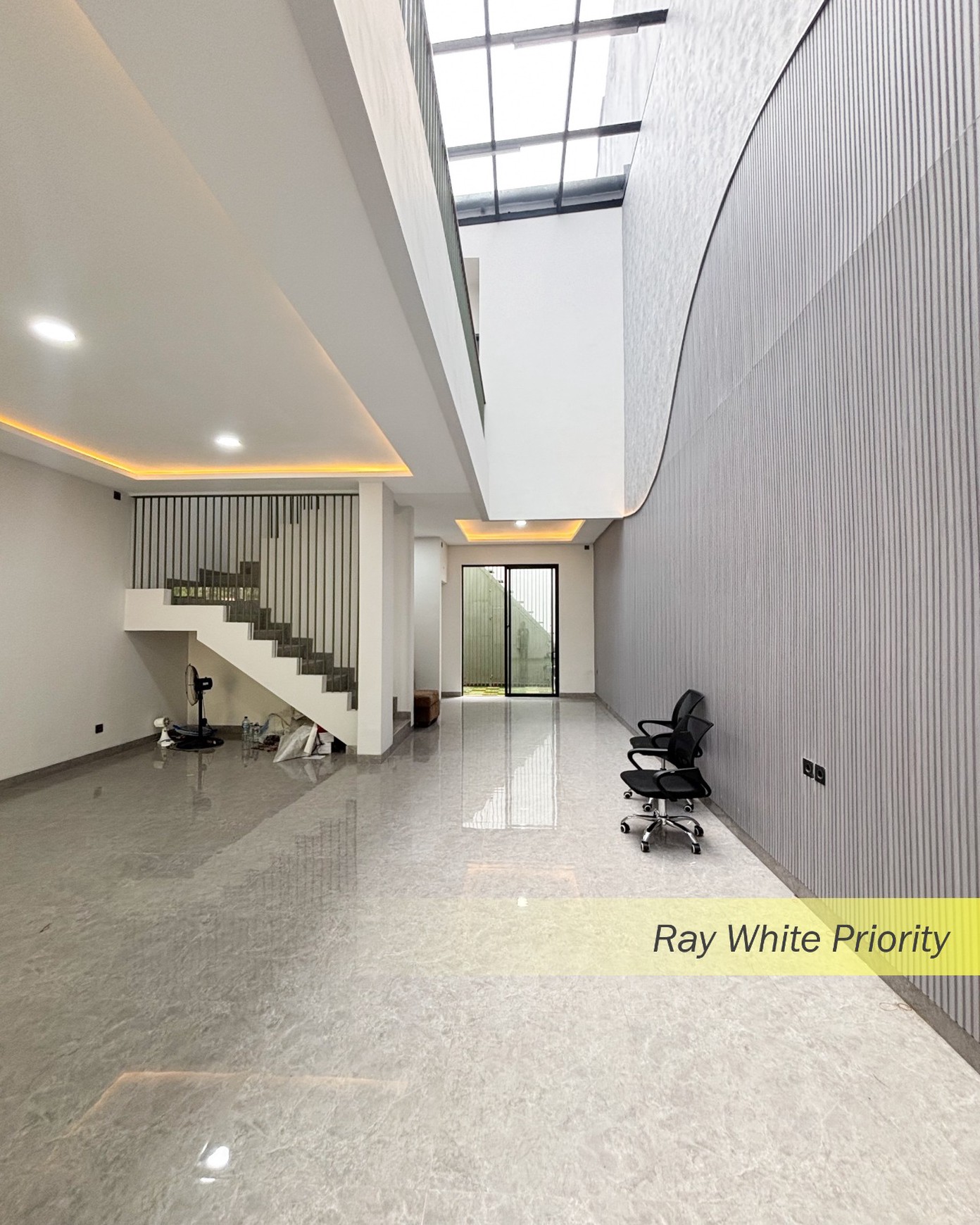 RUMAH MINIMALIS MODERN SIAP HUNI PONDOK INDAH, JAKARTA SELATAN