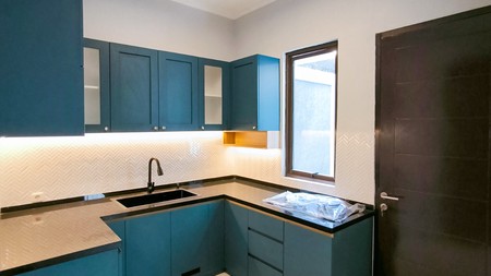 Rumah 2 lantai,dalam cluster di Bintaro Jaya 9