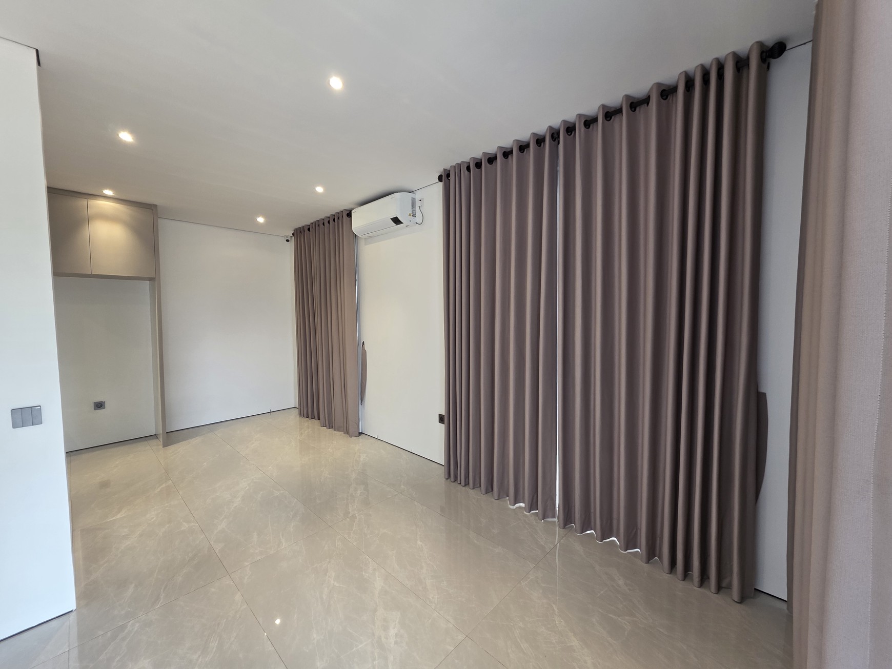 Rumah Cluster Baru Lokasi Strategis dkt Pintu Tol Pamulang di Jl RE Martadinata, Ciputat, Tangerang Selatan