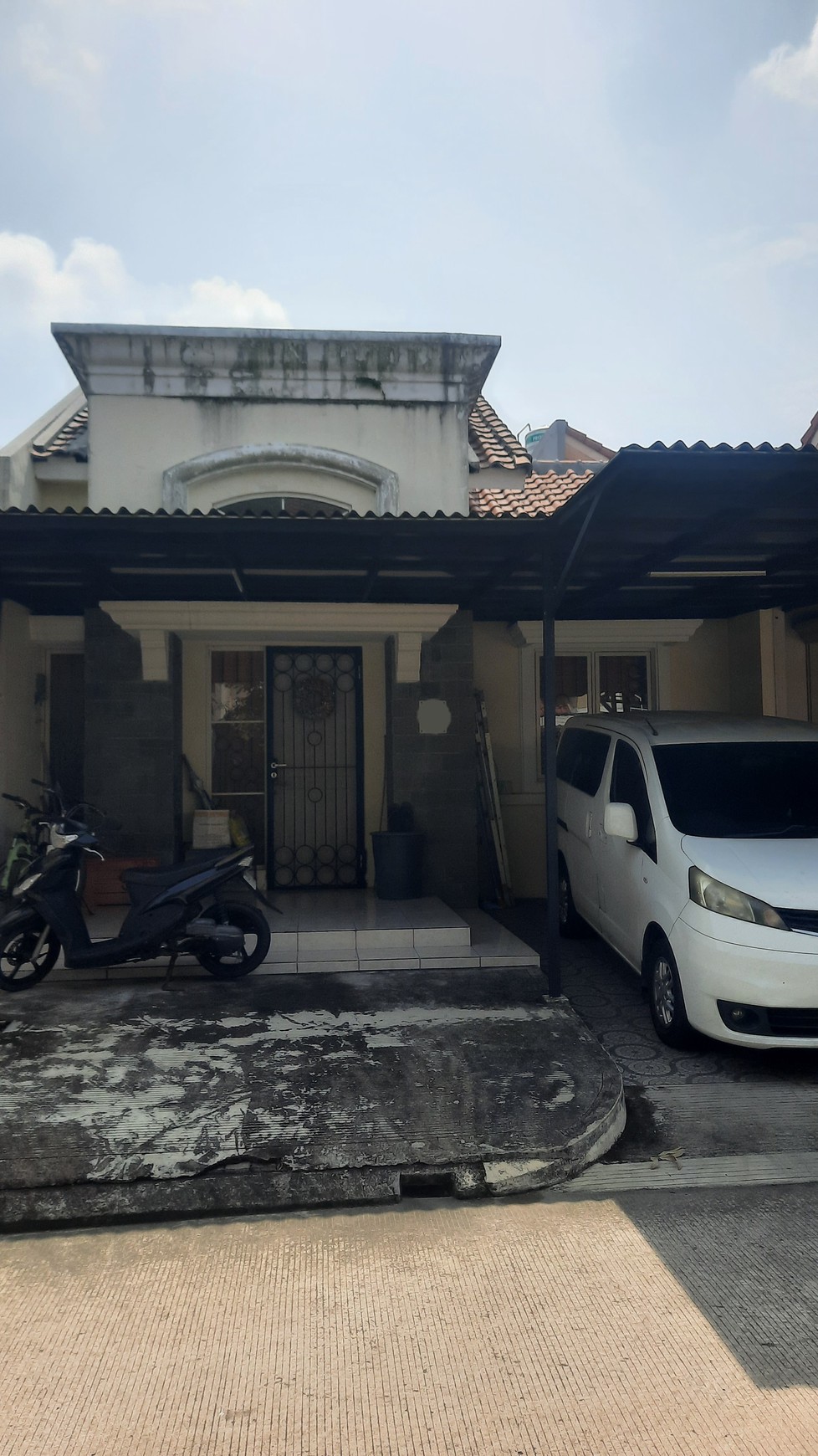 RUMAH SEMI FURNISH BAGUS NYAMAN DAN ASRI DI CLUSTER LE VESTA LIPPO CIKARANG DEKAT PINTU TOL CIBATU