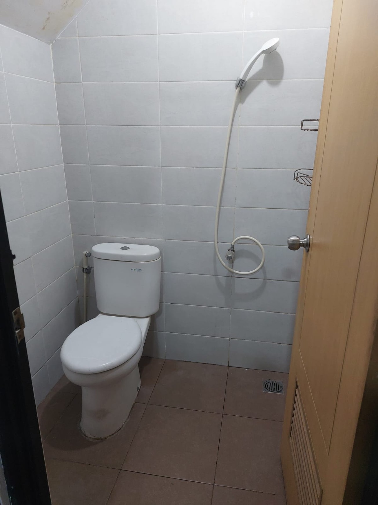 Rumah 2 lantai Siap Huni Di Metland Transyogi 