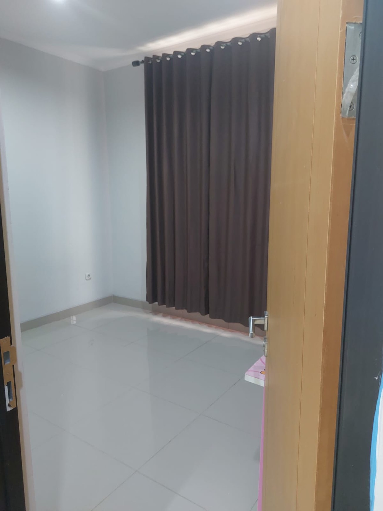 Rumah 2 lantai Siap Huni Di Metland Transyogi 