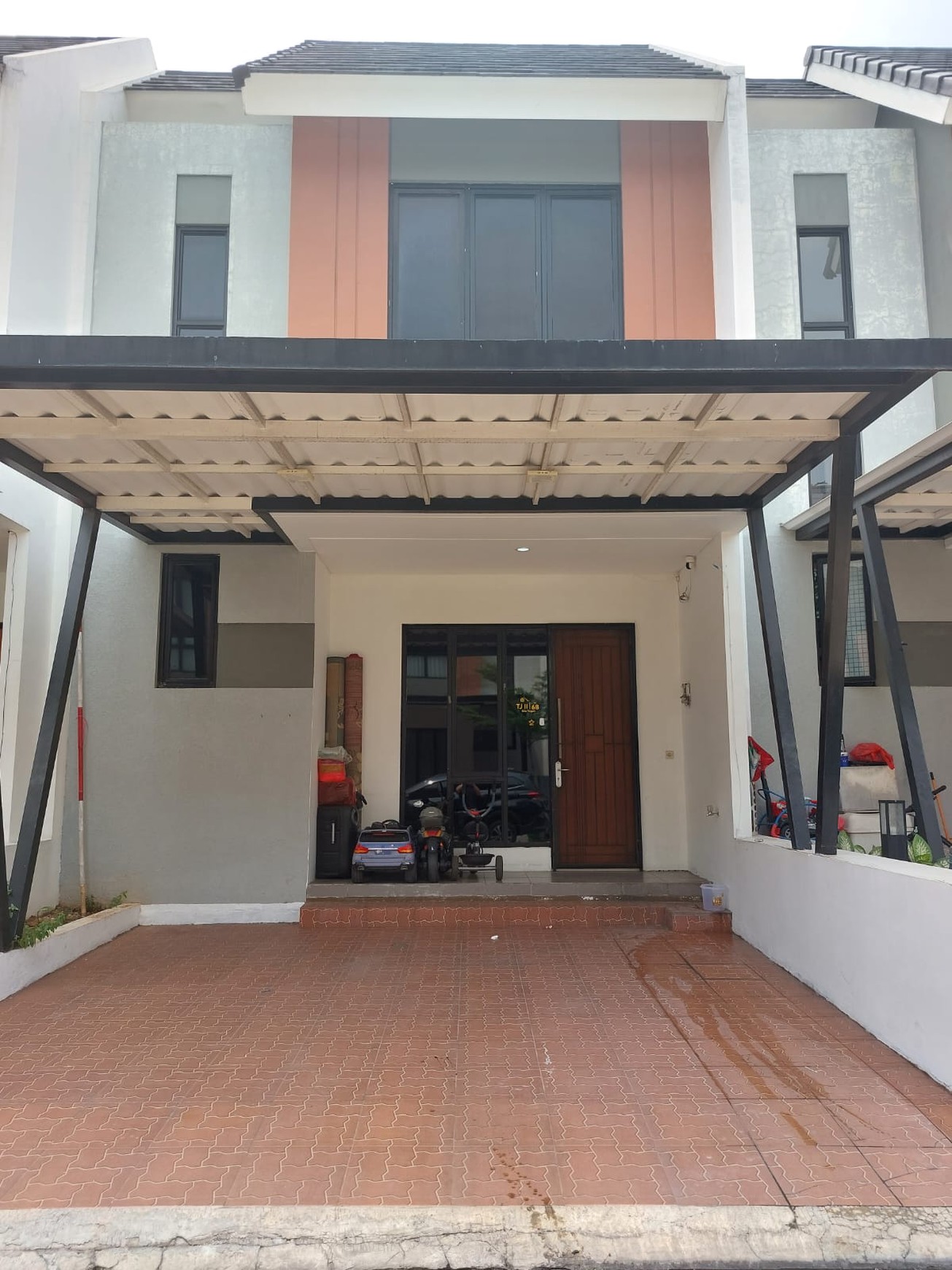 Rumah 2 lantai Siap Huni Di Metland Transyogi 