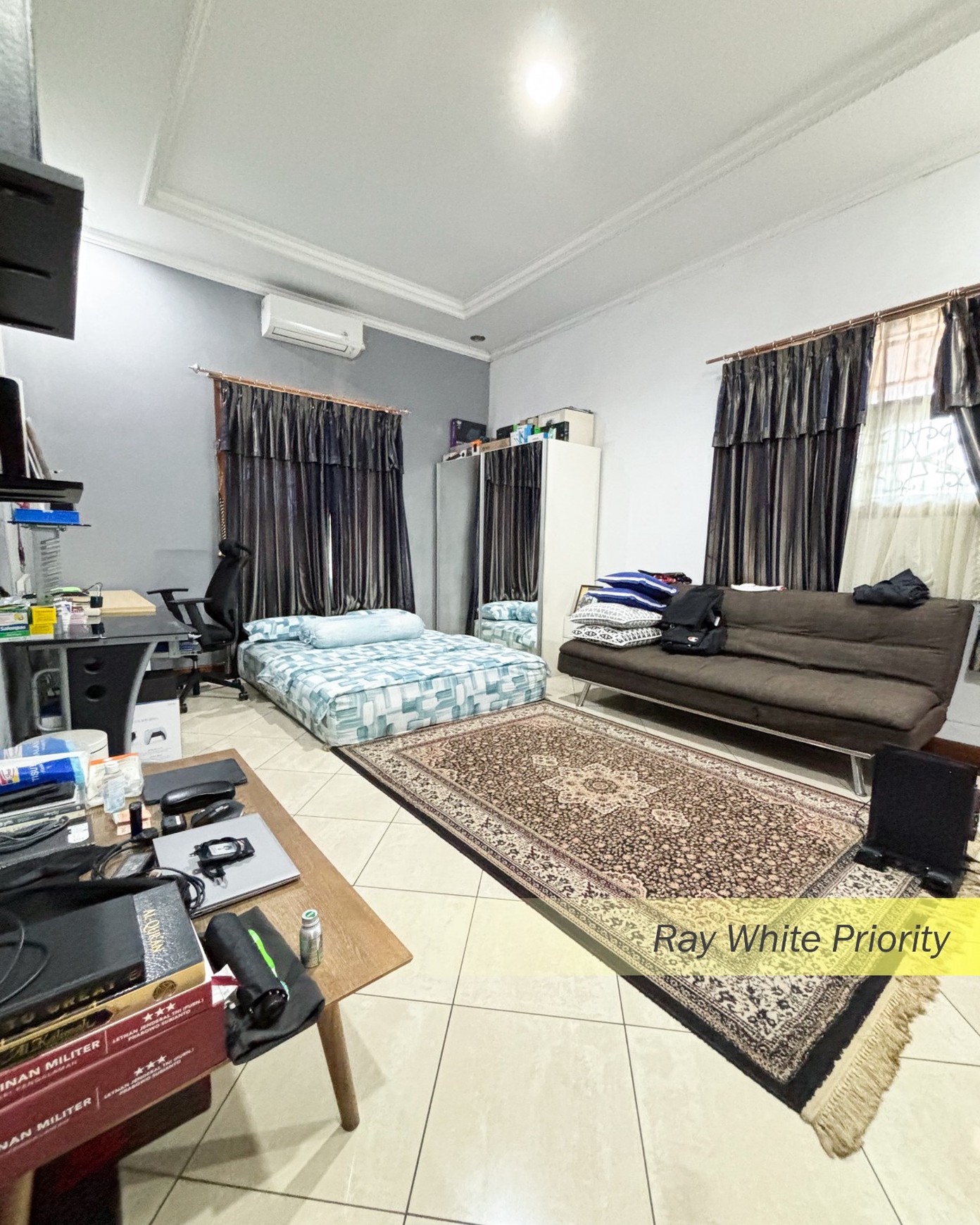 RUMAH DENGAN HALAMAN LUAS DI CIKINI BINTARO, TANGERANG SELATAN