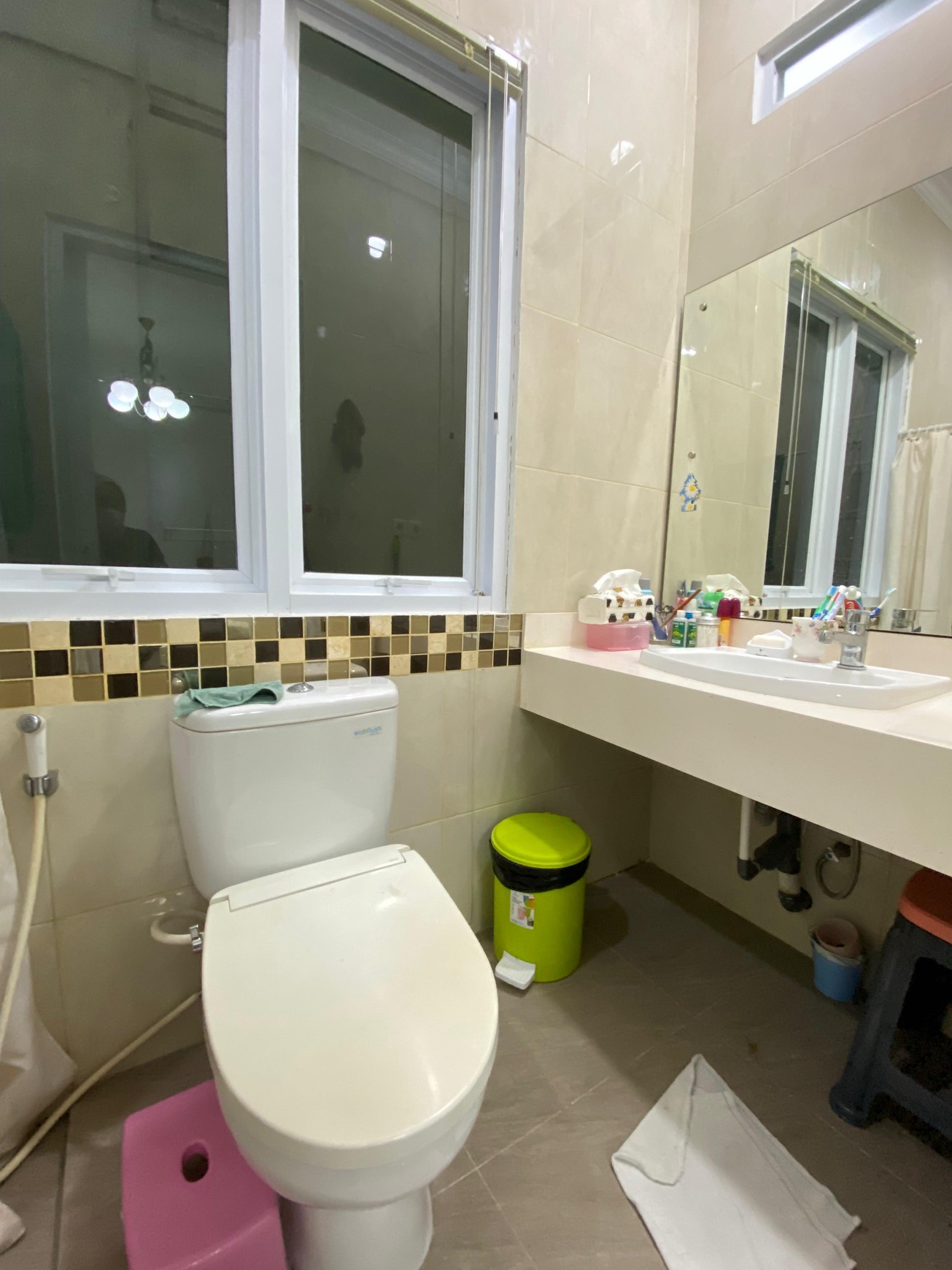 Serua Residence Rumah Siap Huni Semi Furnished Hadap Selatan One Gate System