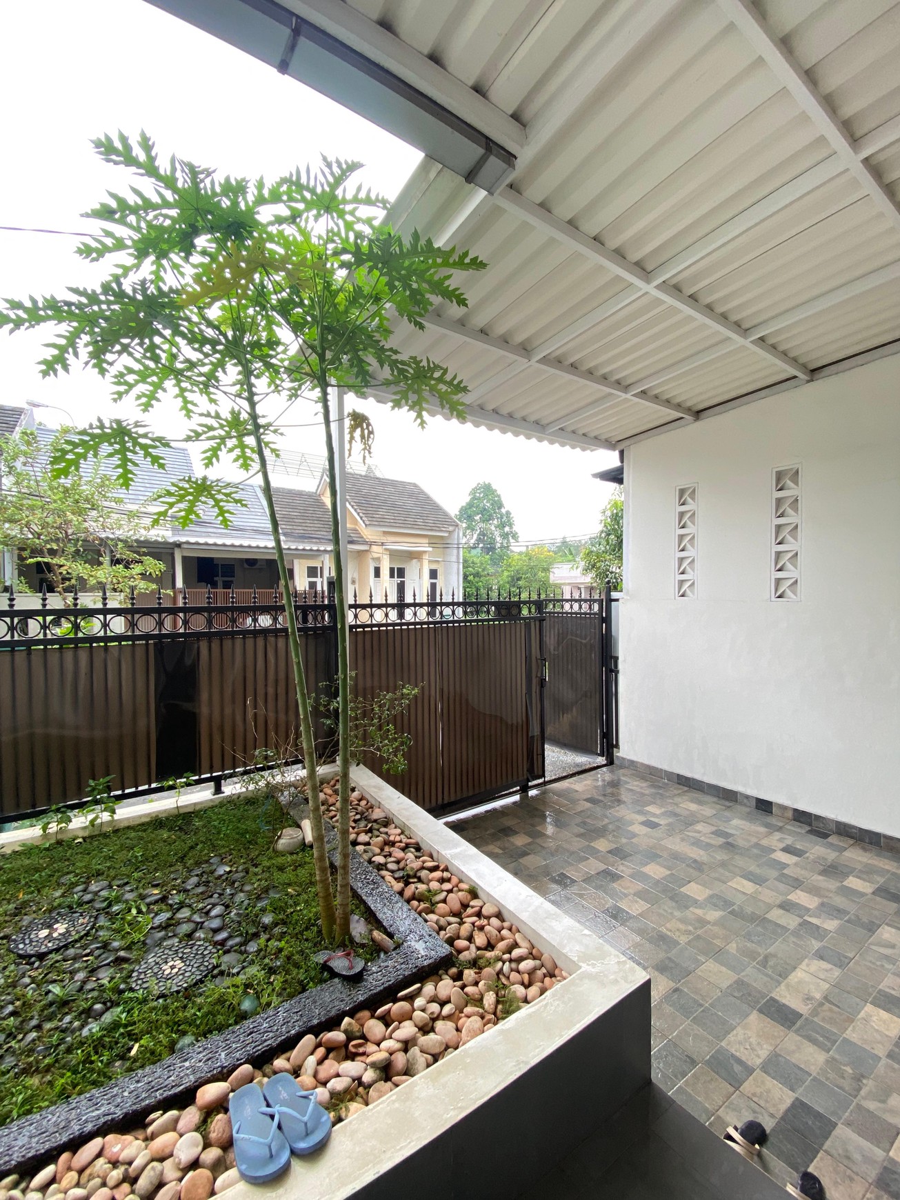 Serua Residence Rumah Siap Huni Semi Furnished Hadap Selatan One Gate System