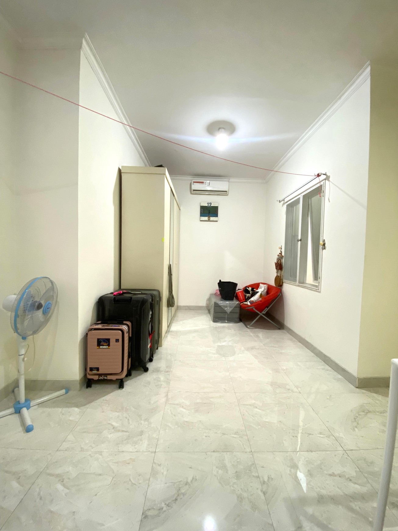 Serua Residence Rumah Siap Huni Semi Furnished Hadap Selatan One Gate System