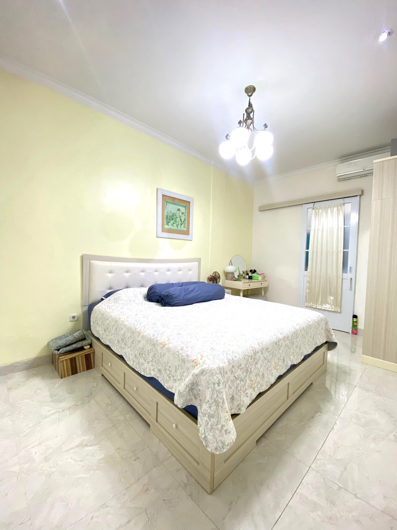 Serua Residence Rumah Siap Huni Semi Furnished Hadap Selatan One Gate System