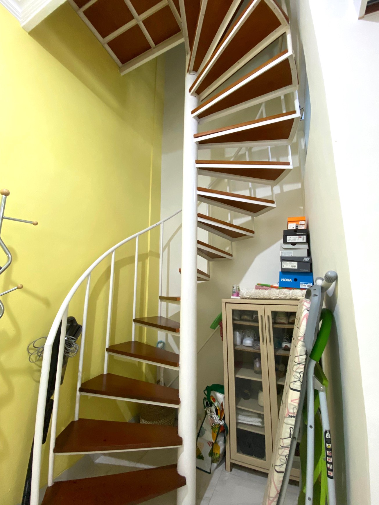 Serua Residence Rumah Siap Huni Semi Furnished Hadap Selatan One Gate System