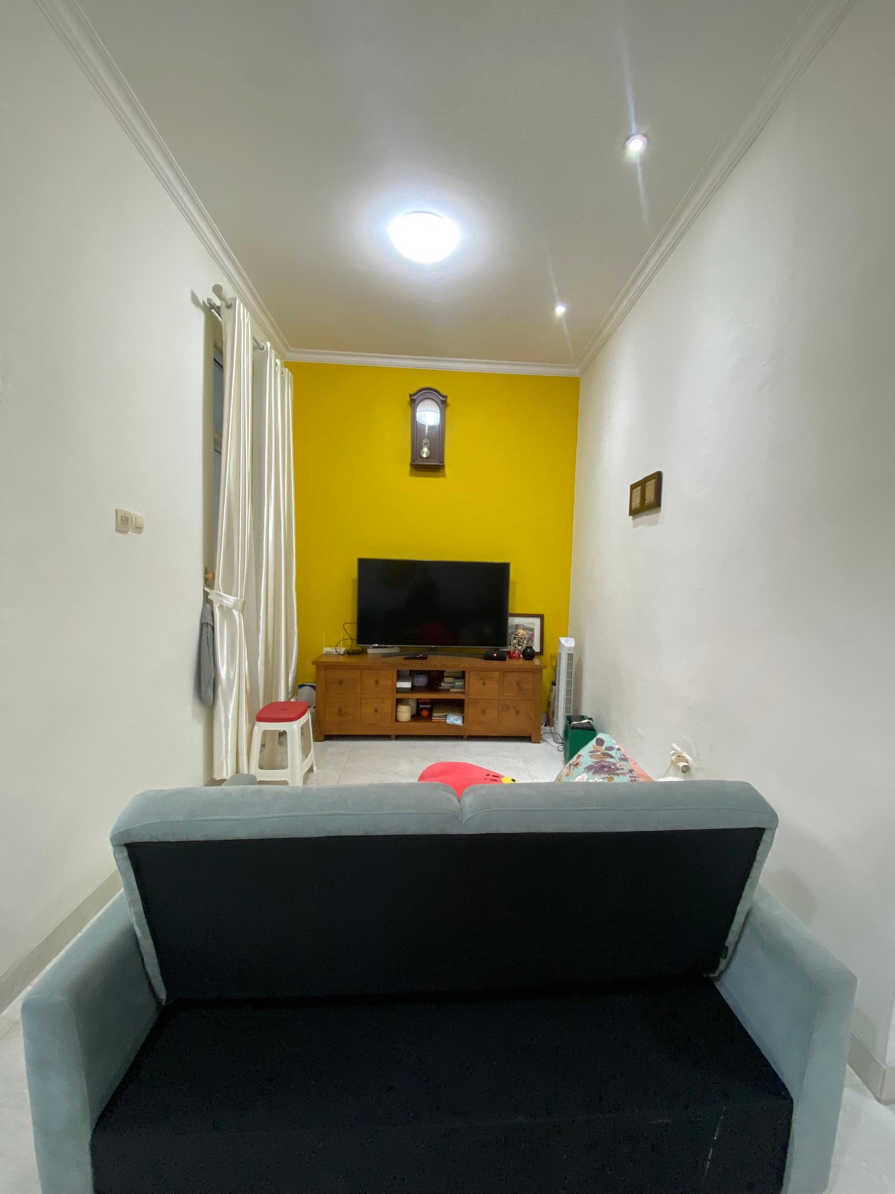 Serua Residence Rumah Siap Huni Semi Furnished Hadap Selatan One Gate System